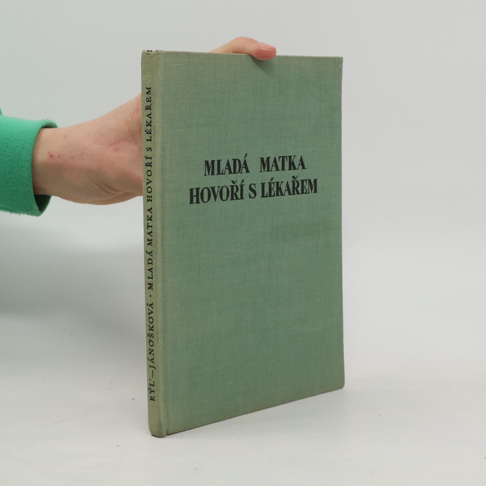 Mladá matka hovoří s lékařem