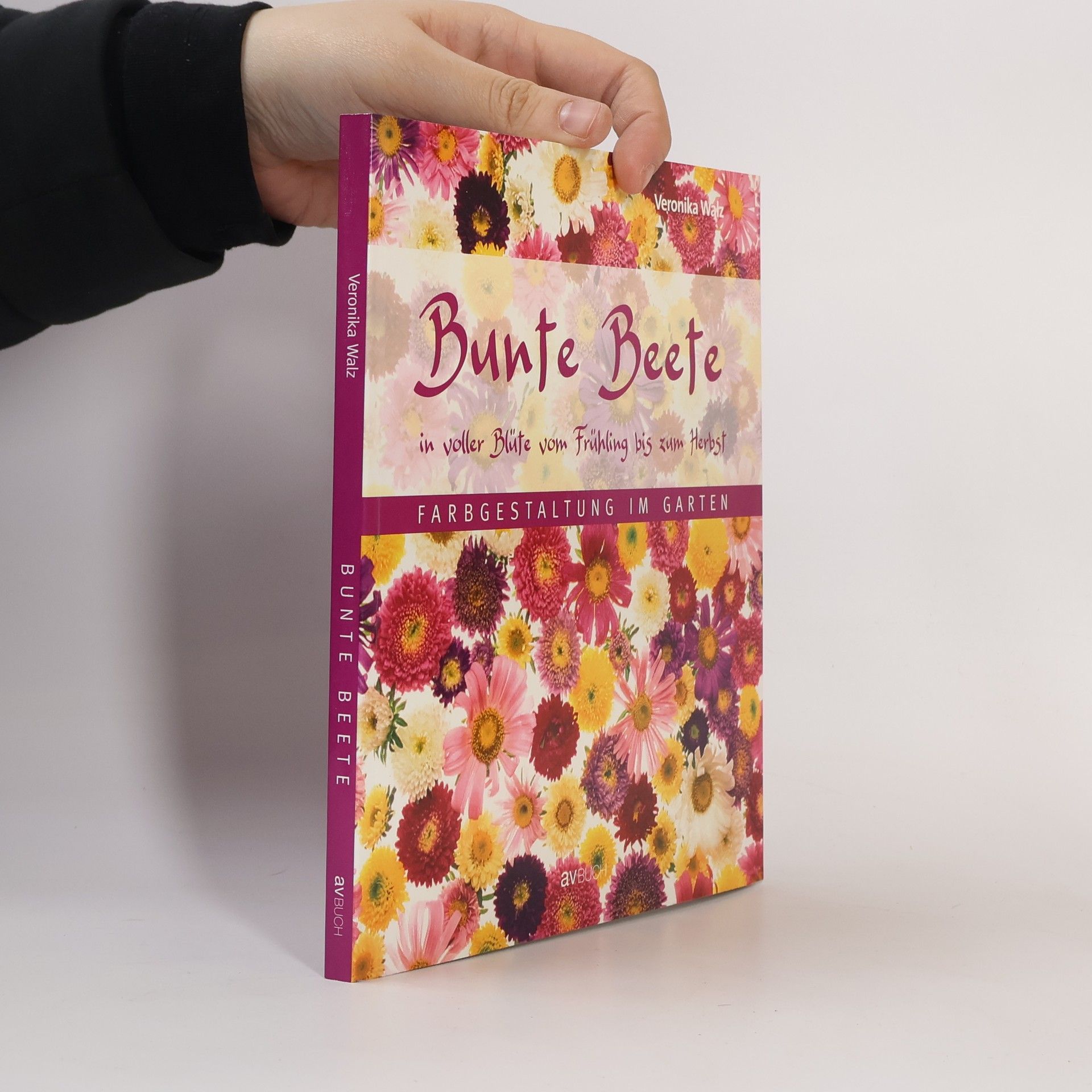 Veronika Walz Bunte Beete in voller Blüte vom Frühling bis zum Herbst