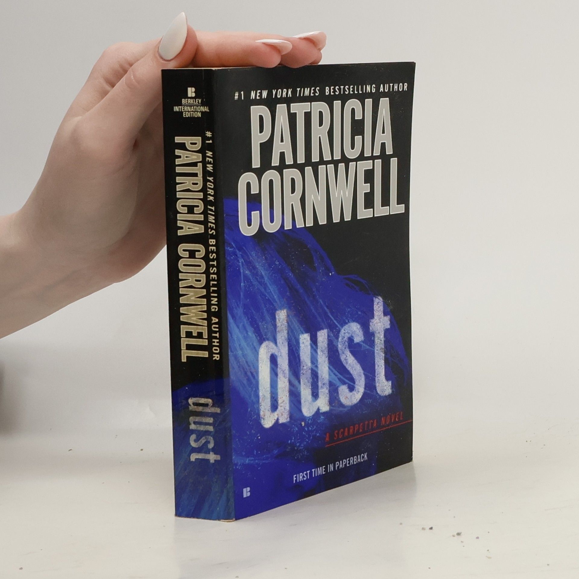 Patricia Daniels Cornwell Dust. Die Blendung, englische Ausgabe