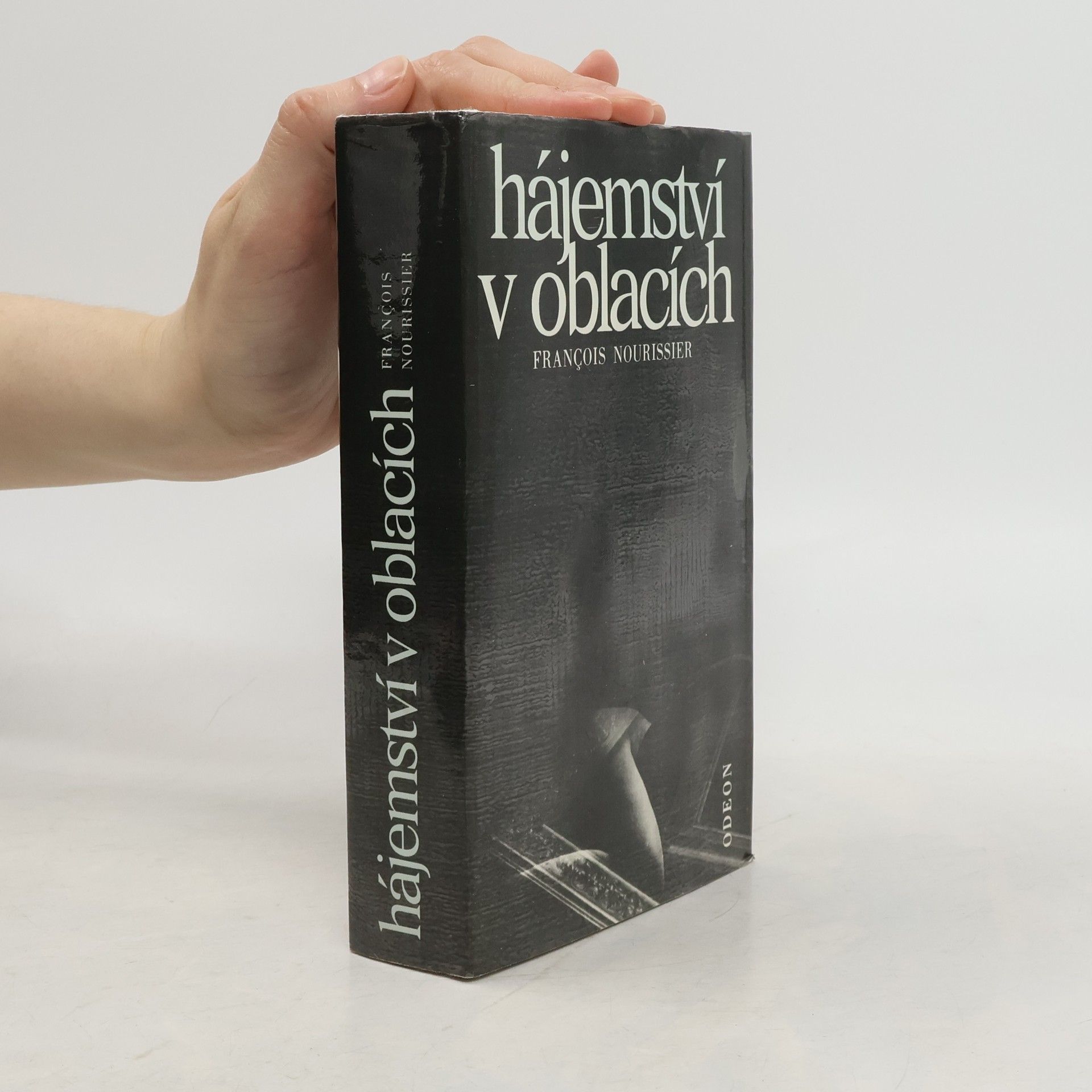 François Nourissier Hájemství v oblacích