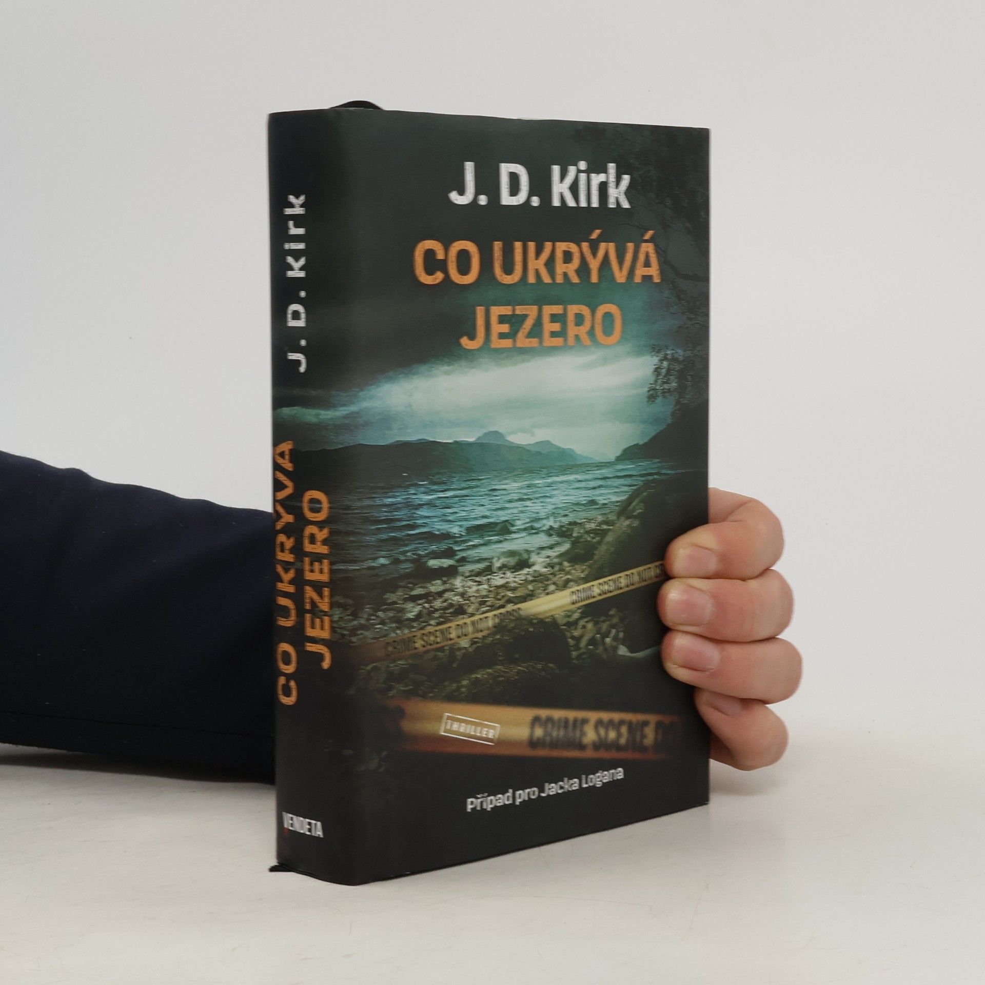 Barry Hutchison Co ukrývá jezero