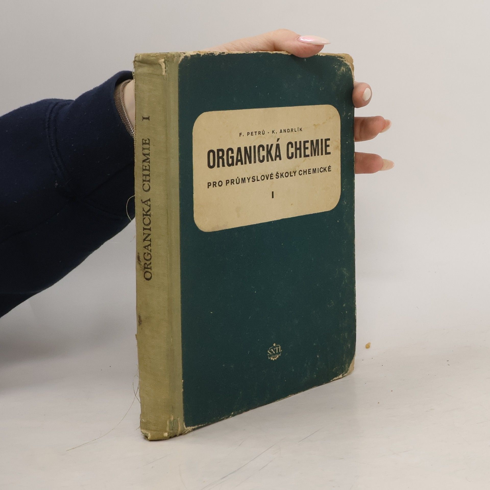 Karel Andrlík Organická chemie pro průmyslové školy chemické : Učebnice pro prům. školy chem. a potravinářské. Díl 1