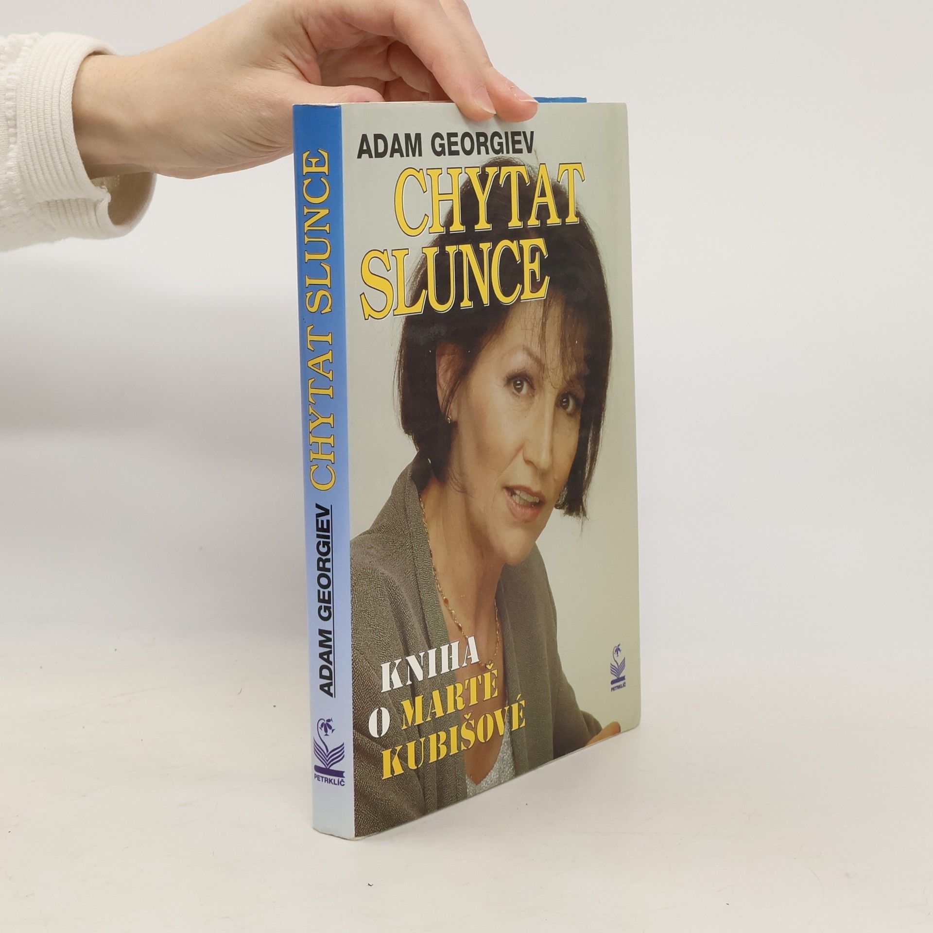 Adam Georgiev Chytat slunce. Kniha o Martě Kubišové