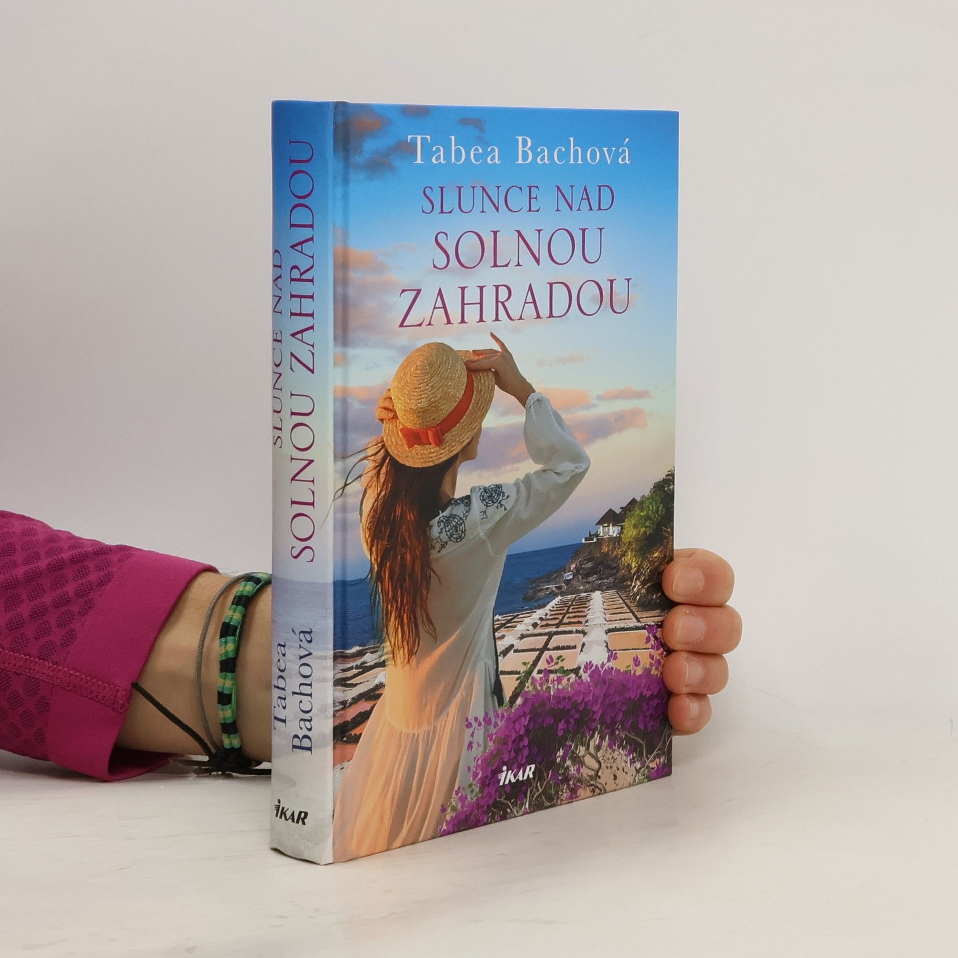 Tabea Bach Slunce nad solnou zahradou