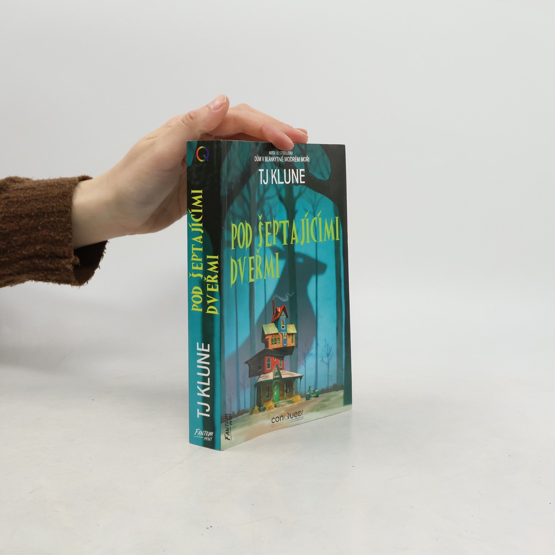 T.J. Klune Pod šeptajícími dveřmi