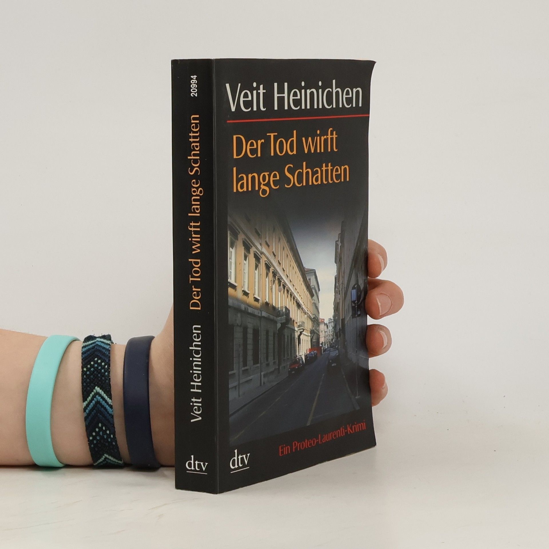 Veit Heinichen Der Tod wirft lange Schatten