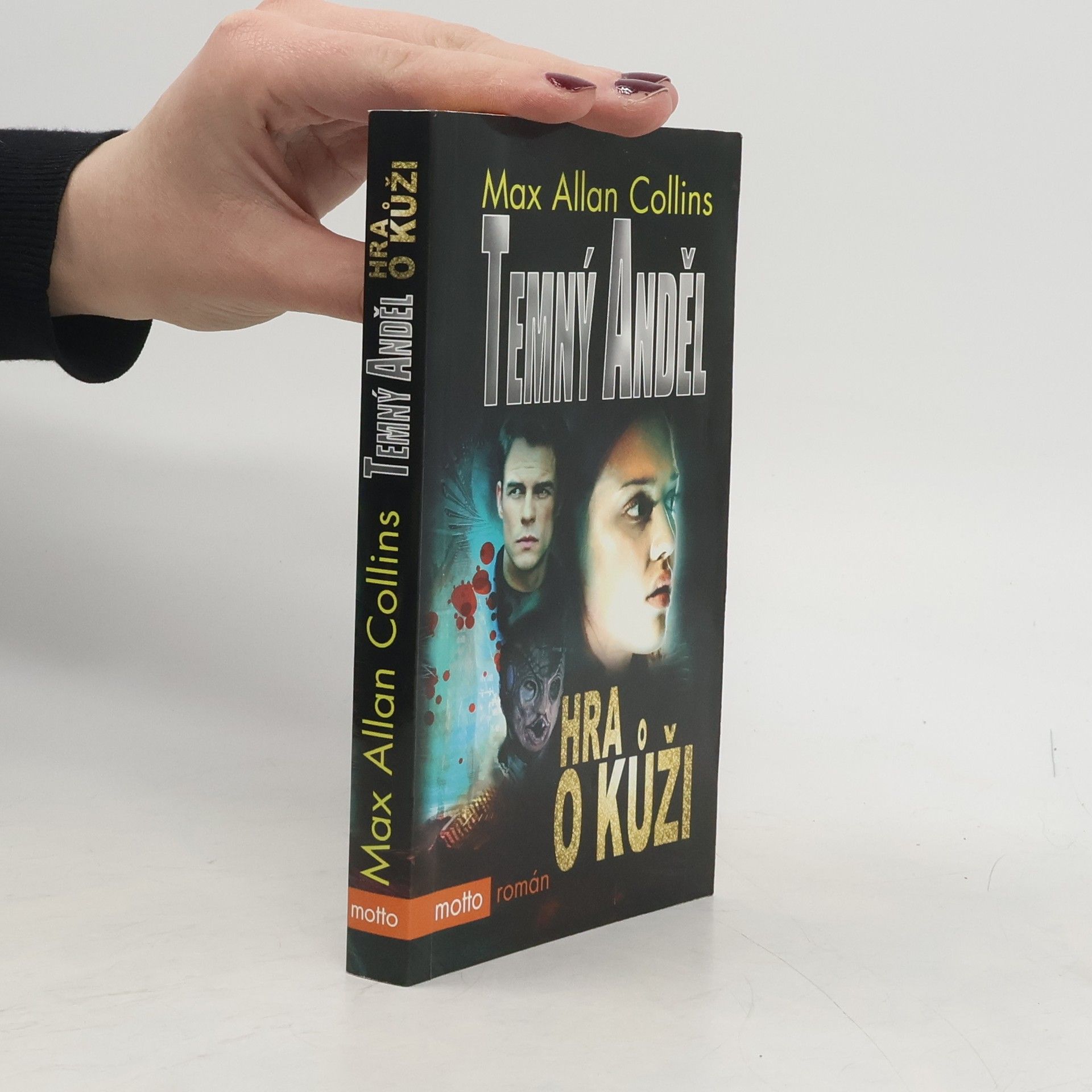 Max Allan Collins Temný anděl, Hra o kůži