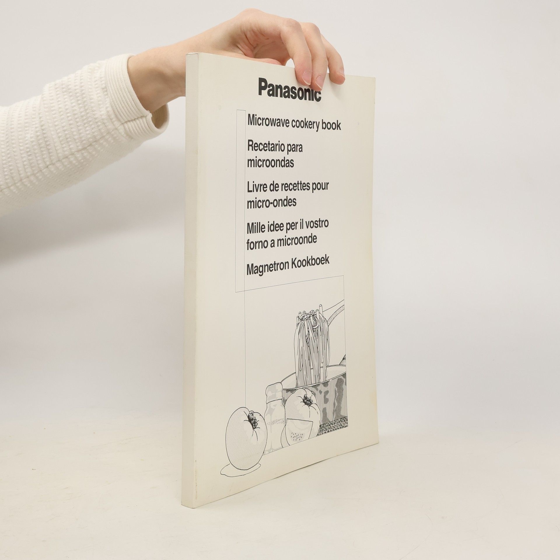 AA.VV. Panasonic Microwave Cookery Book. Recetario para microondas. Livre de recettes pour micro-ondes. Mille idee per il vostro forno a microonde. Magnetron Kookboek