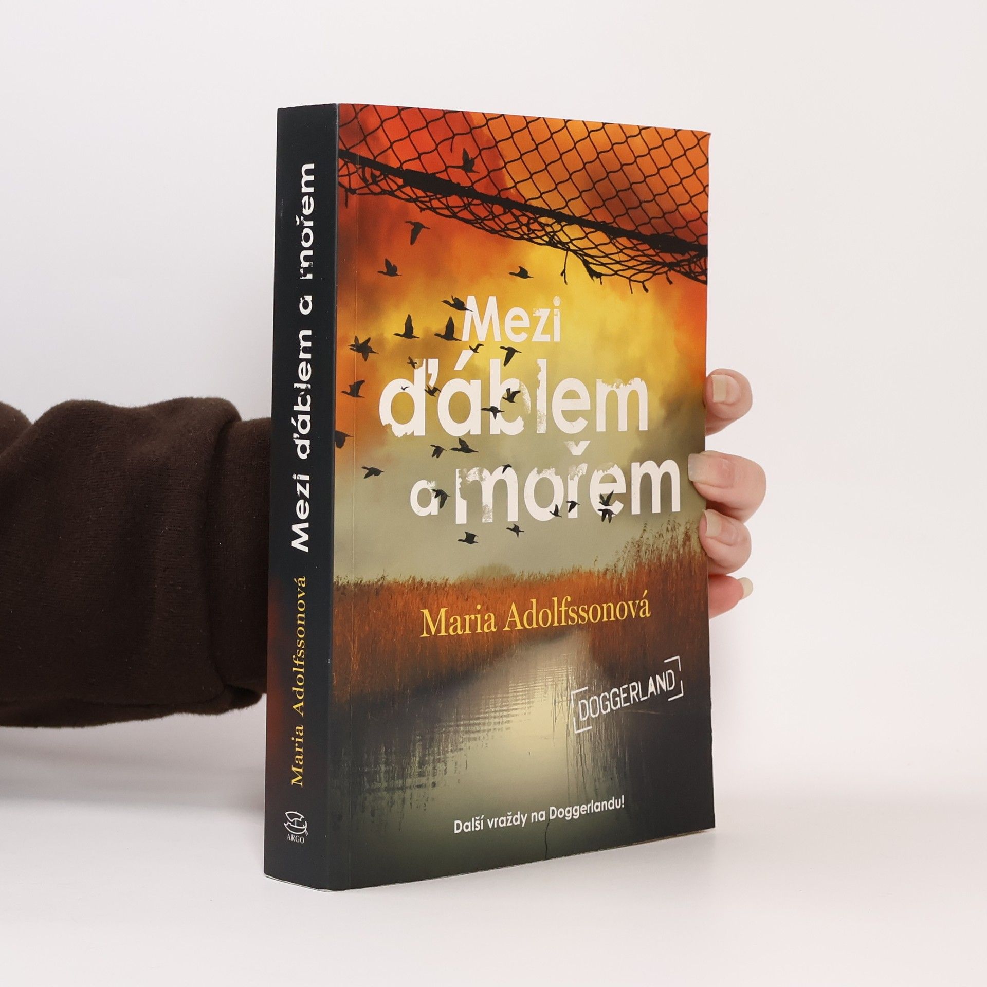 Maria Adolfsson Mezi ďáblem a mořem