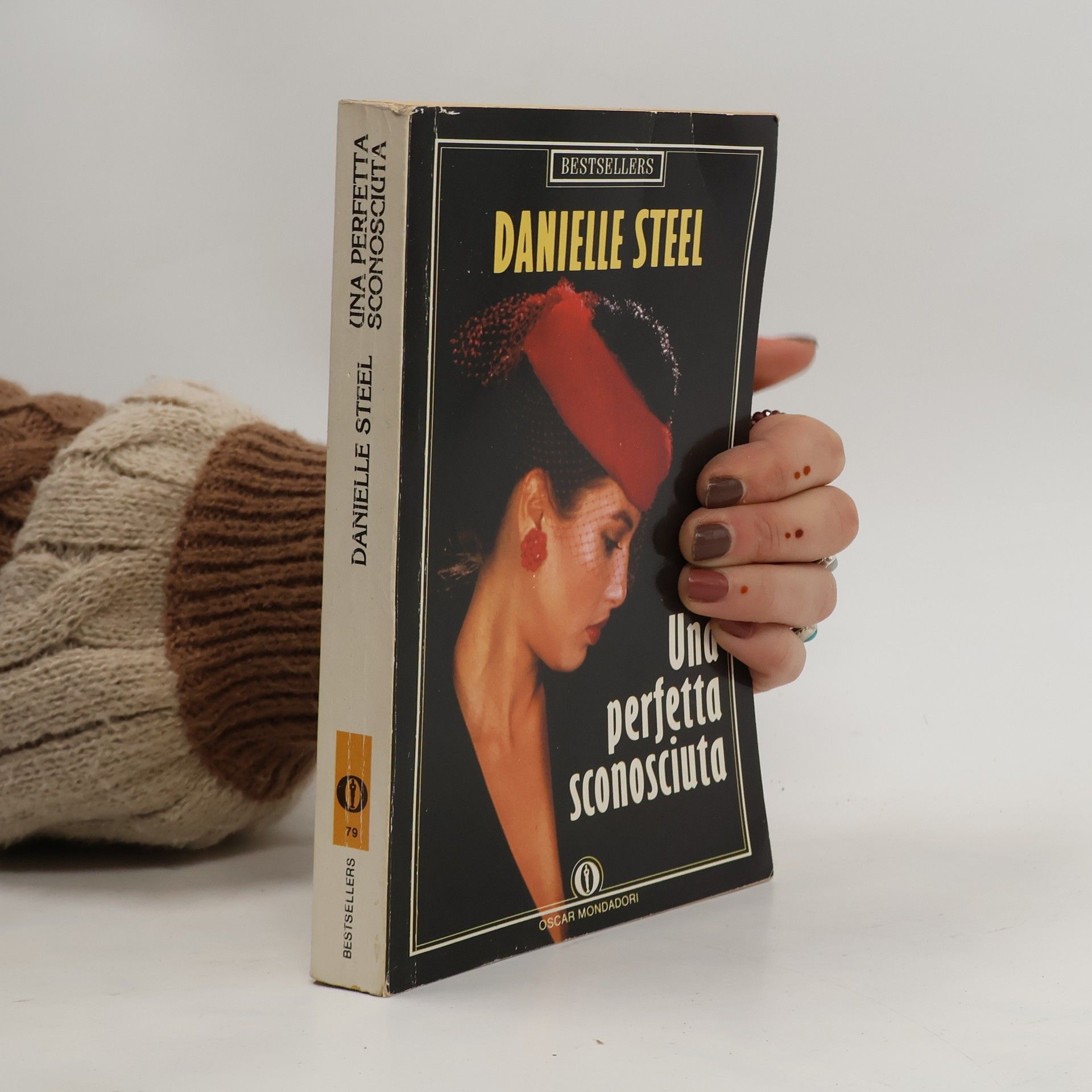 Danielle Steel Oscar bestsellers - 79: Una perfetta sconosciuta