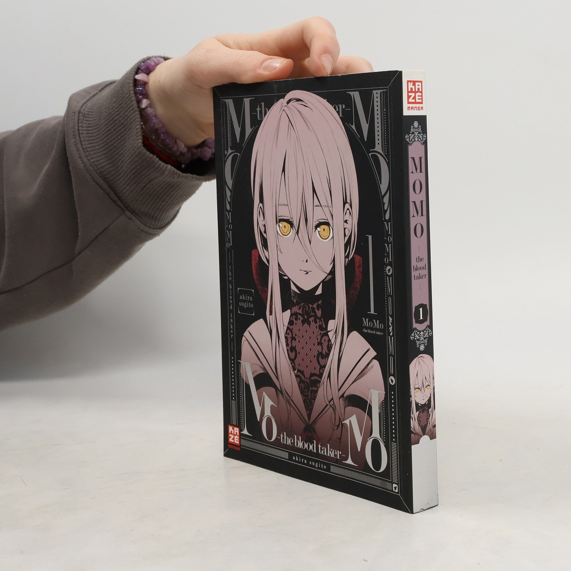 Akira Sugito MoMo - the Blood Taker 1