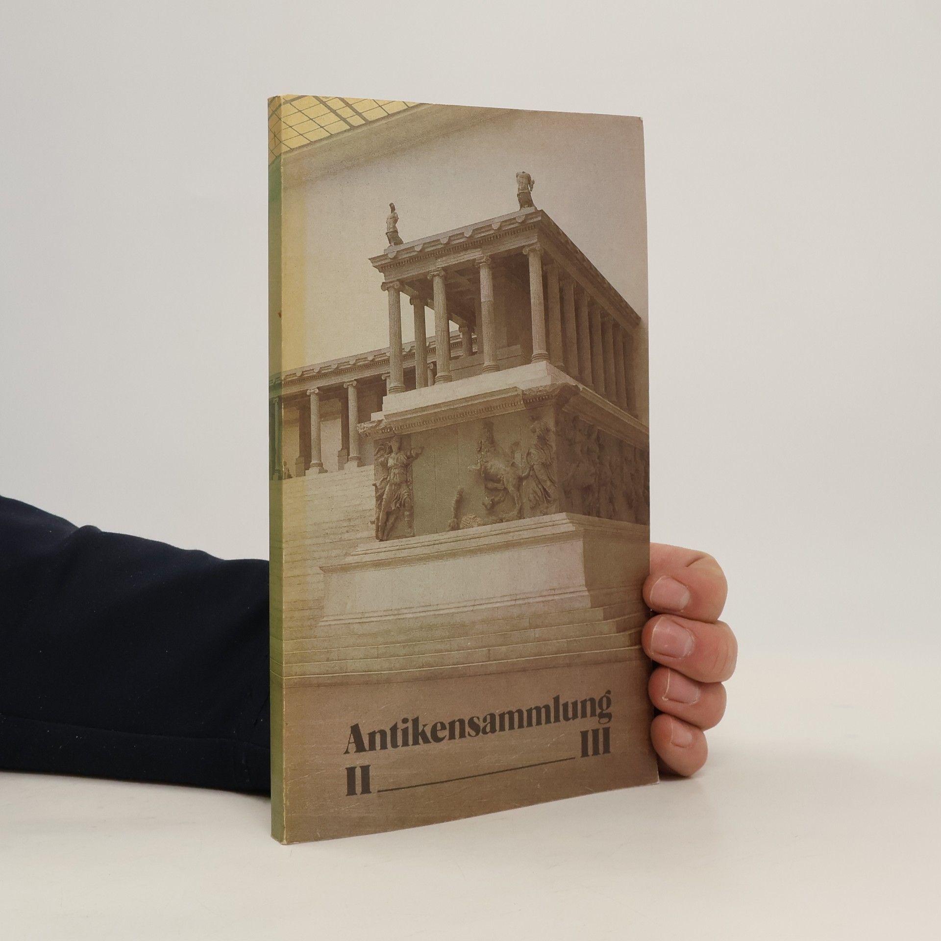 Collectif d'auteurs Antikensammlung II - III. Der Altar von Pergamon. Hellenistische und Römische Architektur. Führer durch die Ausstelungen des Pergamonmuseums