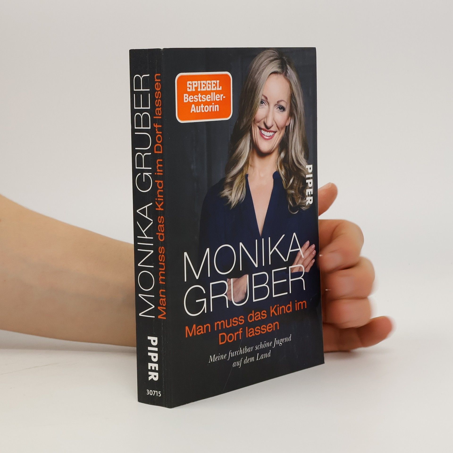 Monika Gruber Man muss das Kind im Dorf lassen