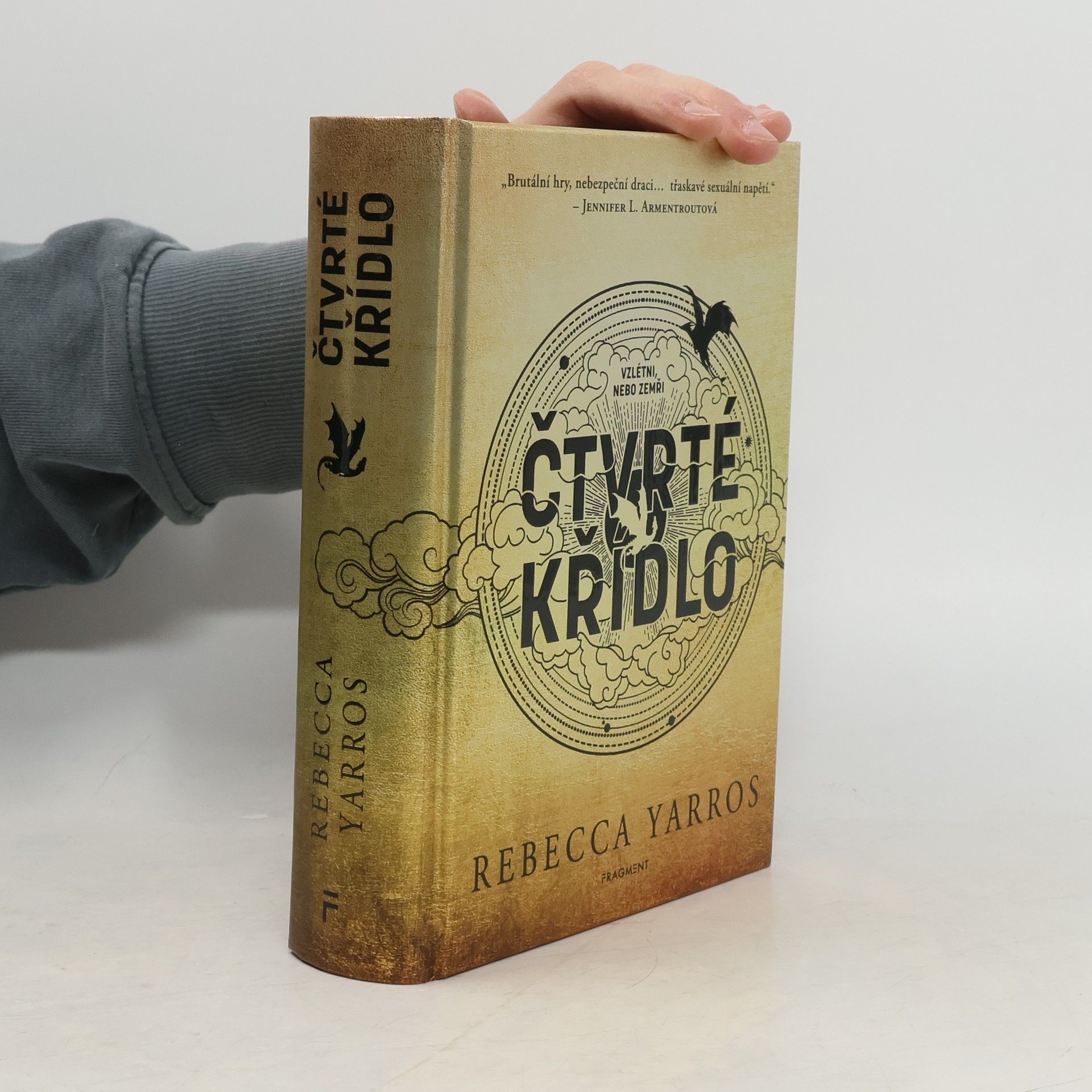 Rebecca Yarros Čtvrté křídlo