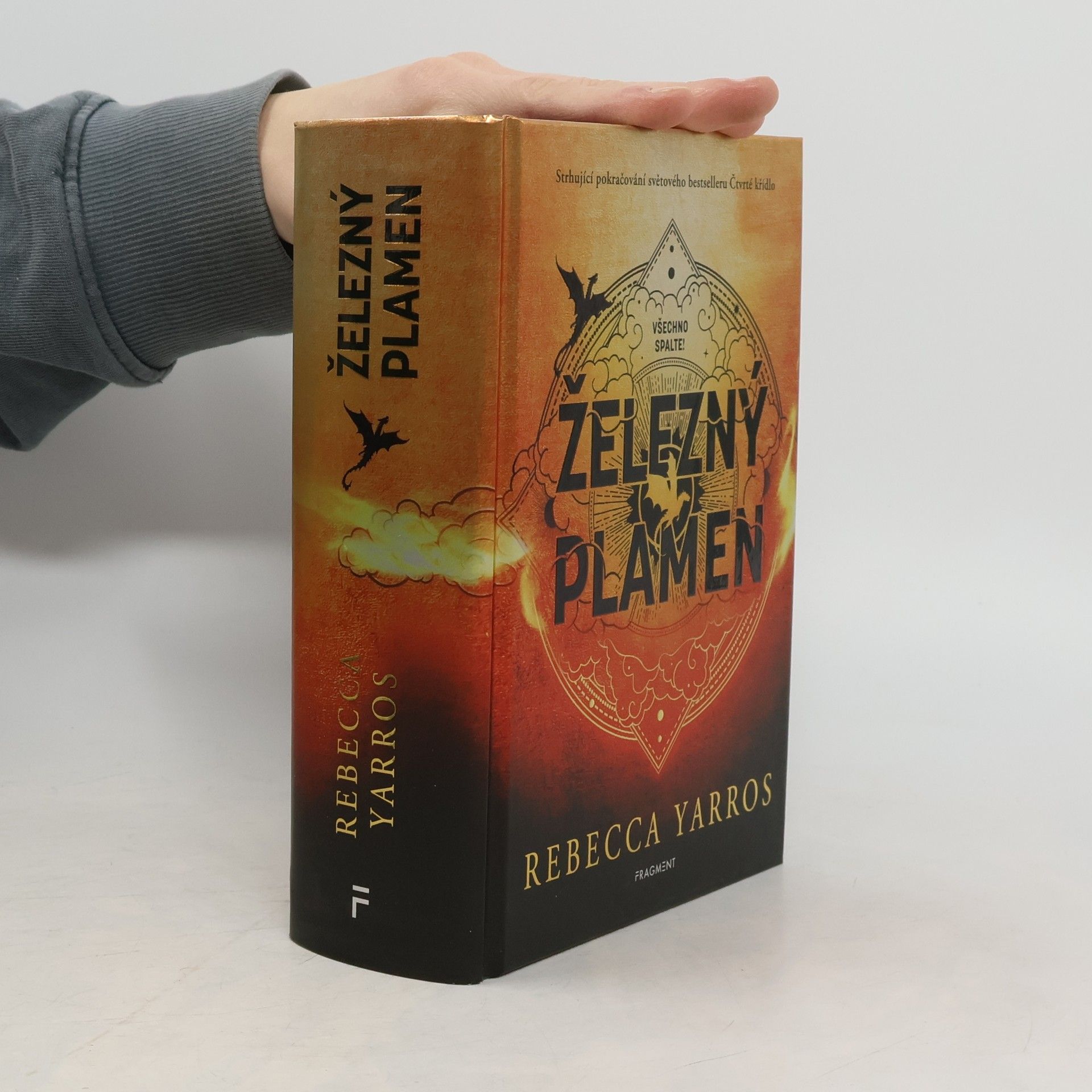 Rebecca Yarros Železný plamen