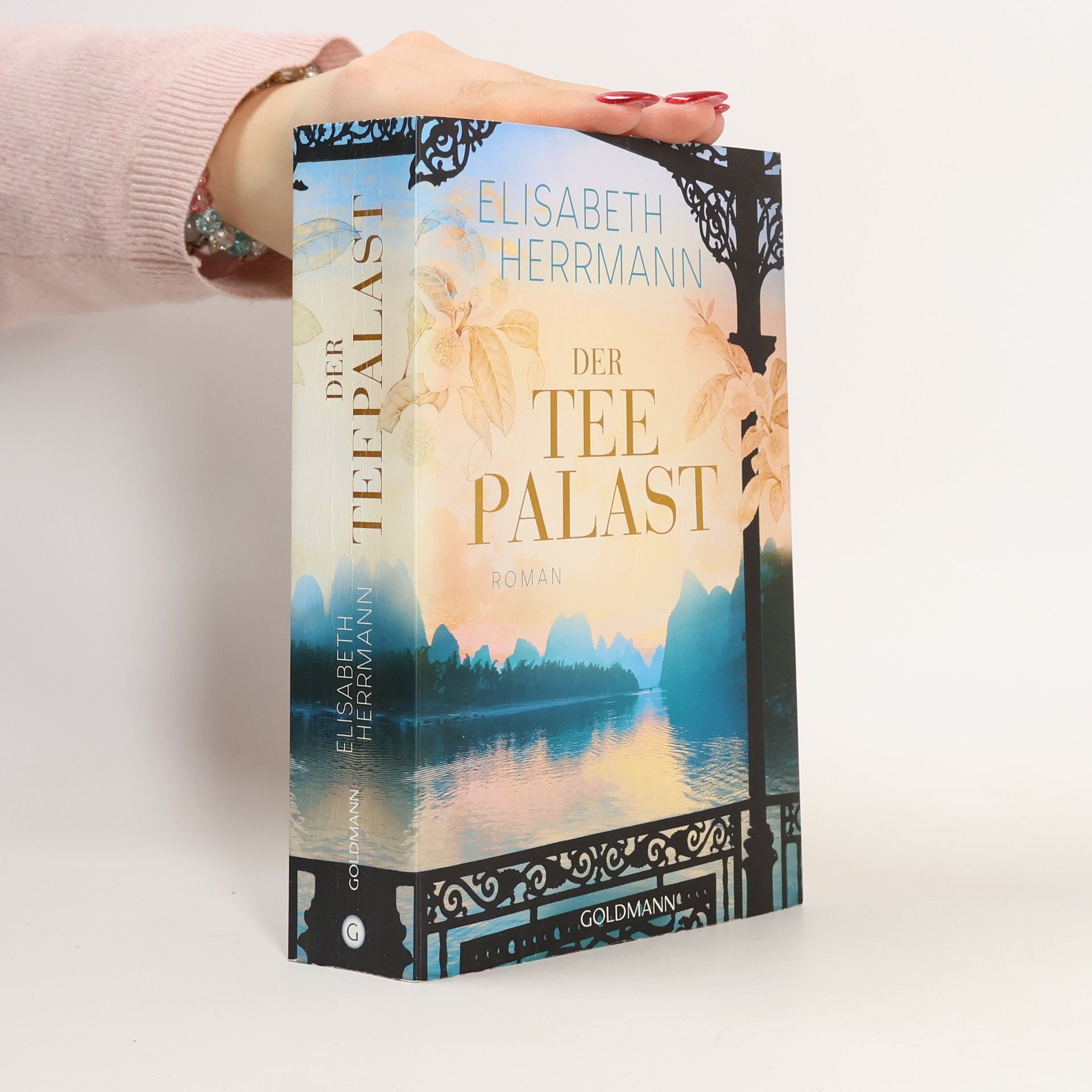 Elisabeth Hermann Der Teepalast : Roman