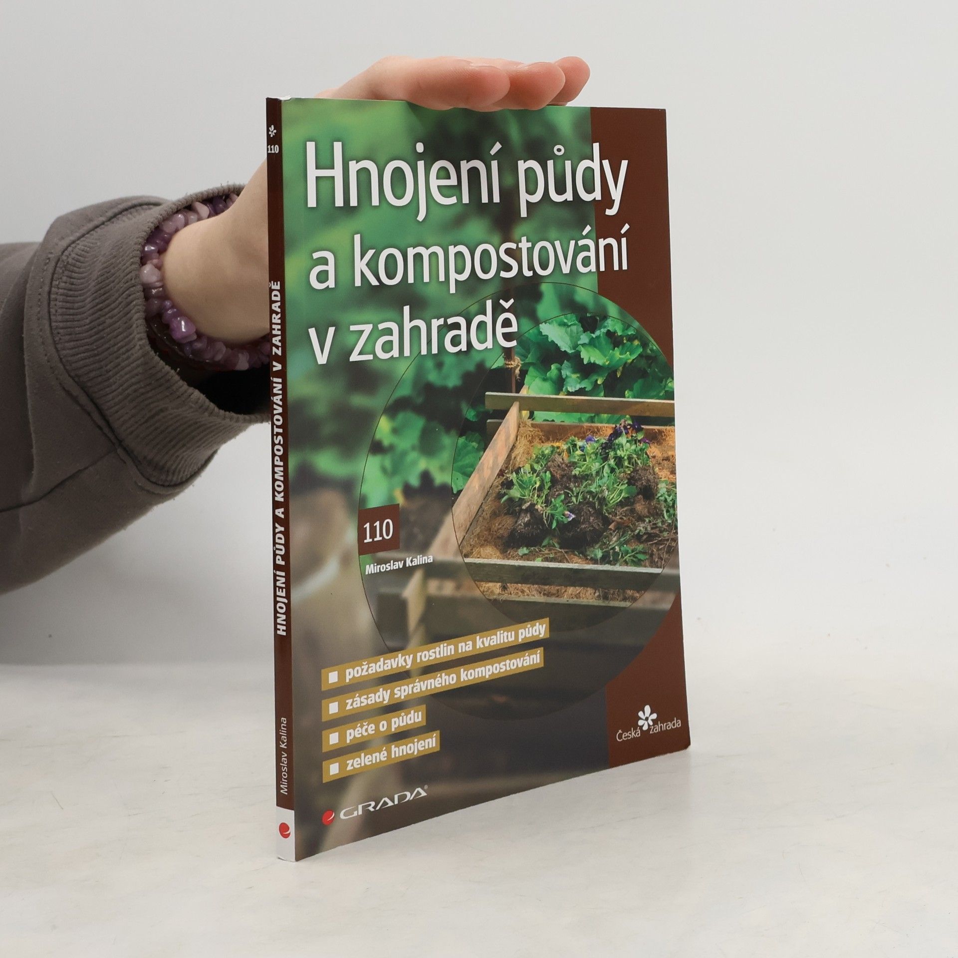 Hnojení půdy a kompostování v zahradě