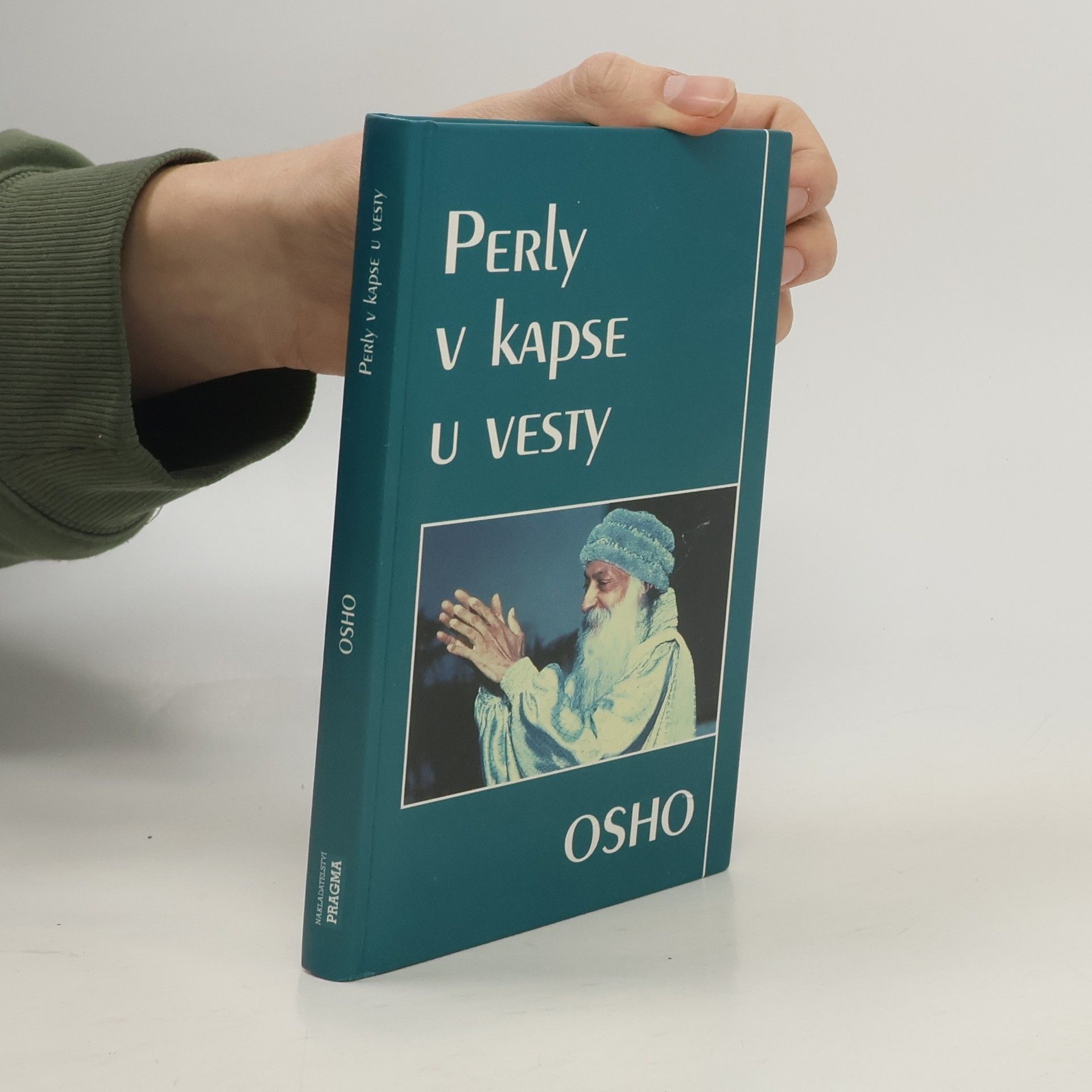Ošó Perly v kapse u vesty