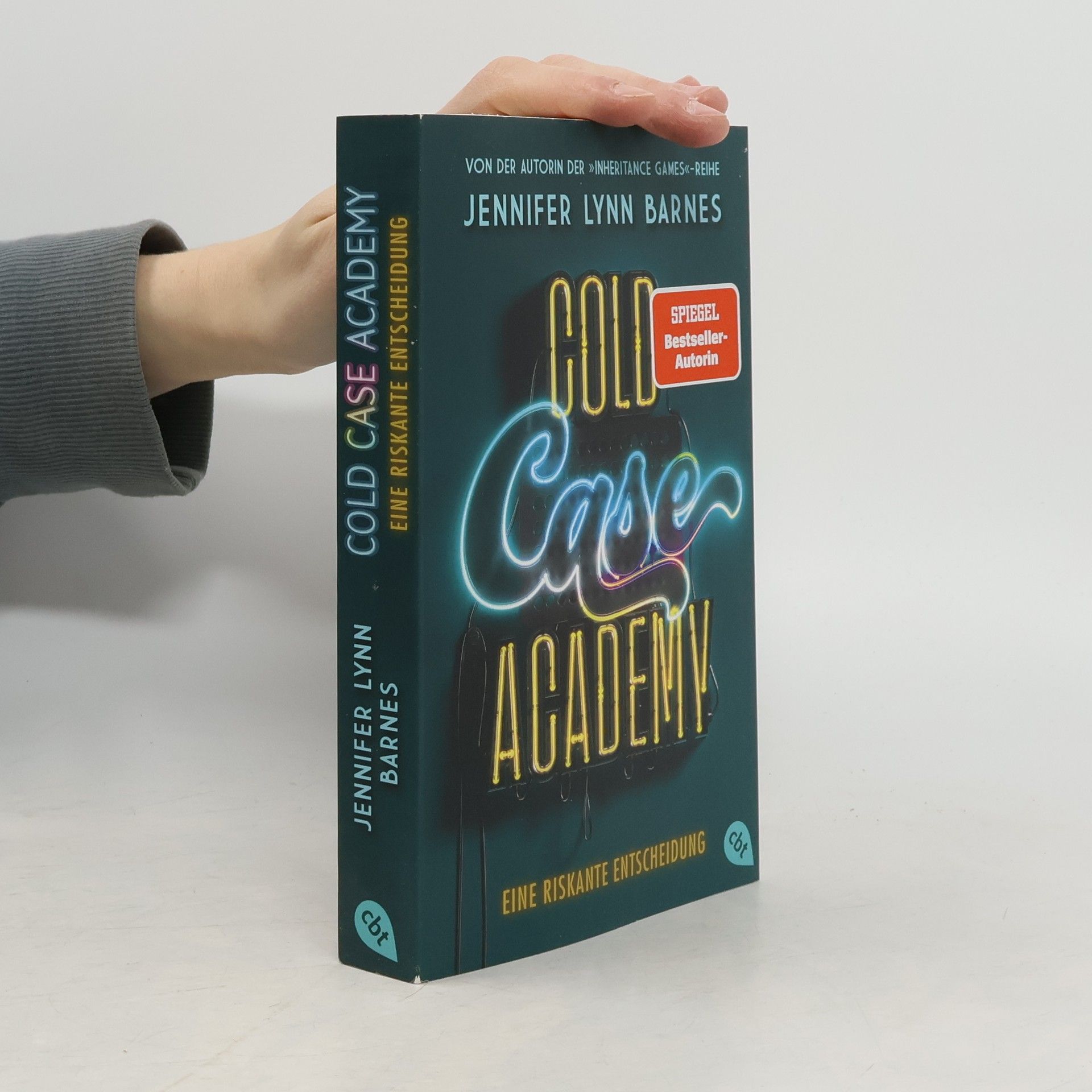 Jennifer Lynn Barnes Cold Case Academy – Eine riskante Entscheidung. Die rasante Thriller-Reihe der Bestsellerautorin der »The Inheritance Games«-Reihe
