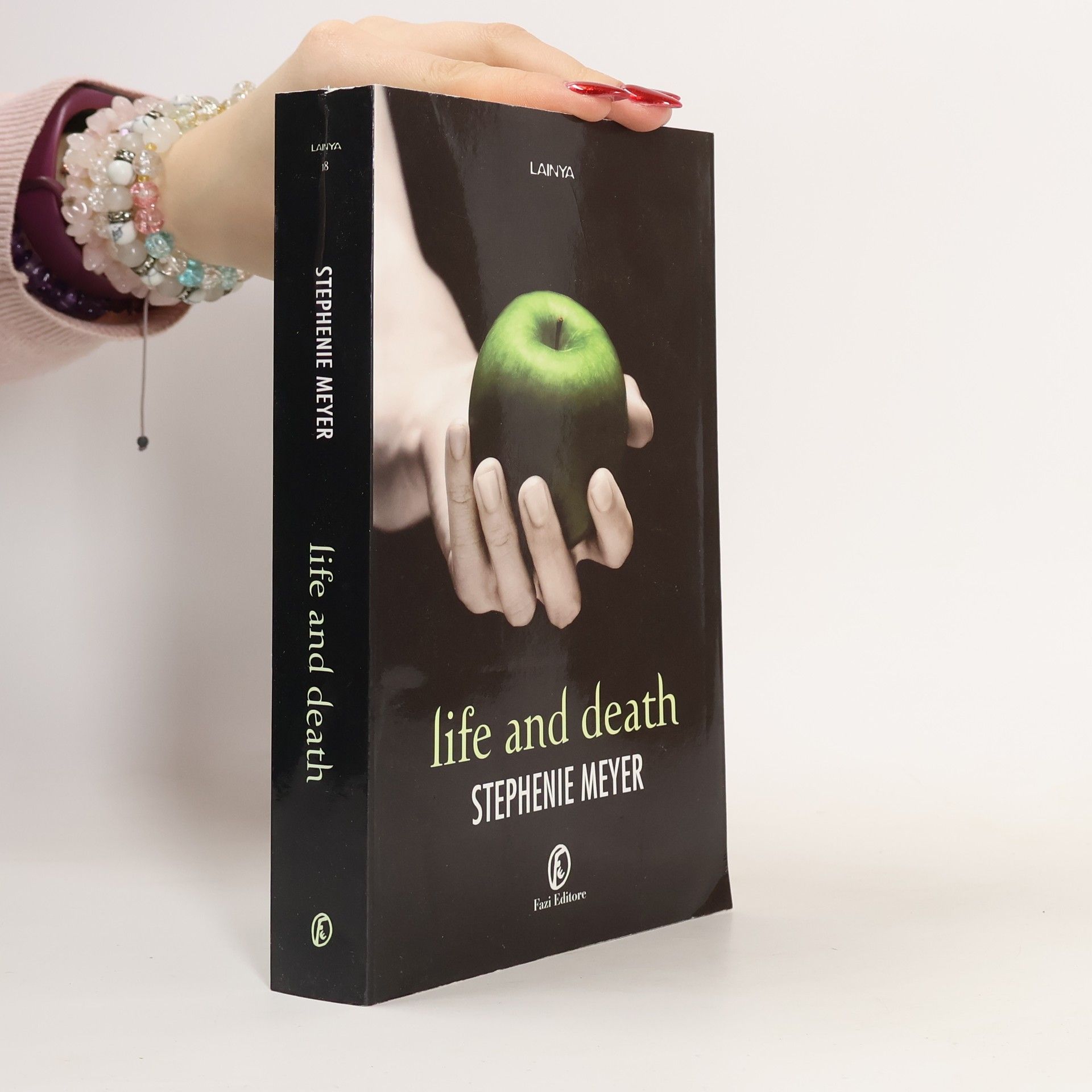 Lainya - 18: Life and Death. Twilight Reimagined