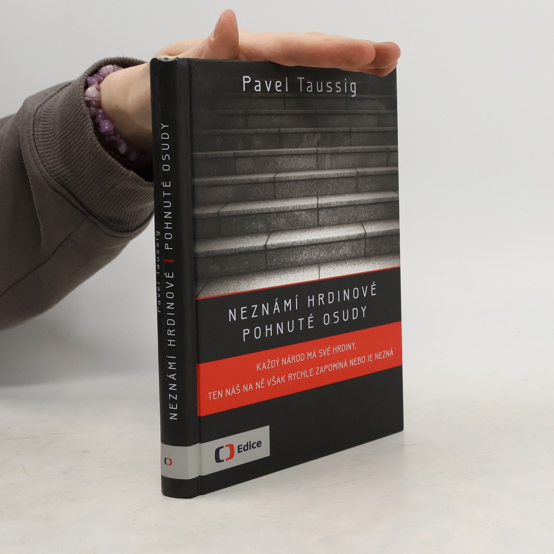 Neznámí hrdinové : pohnuté osudy