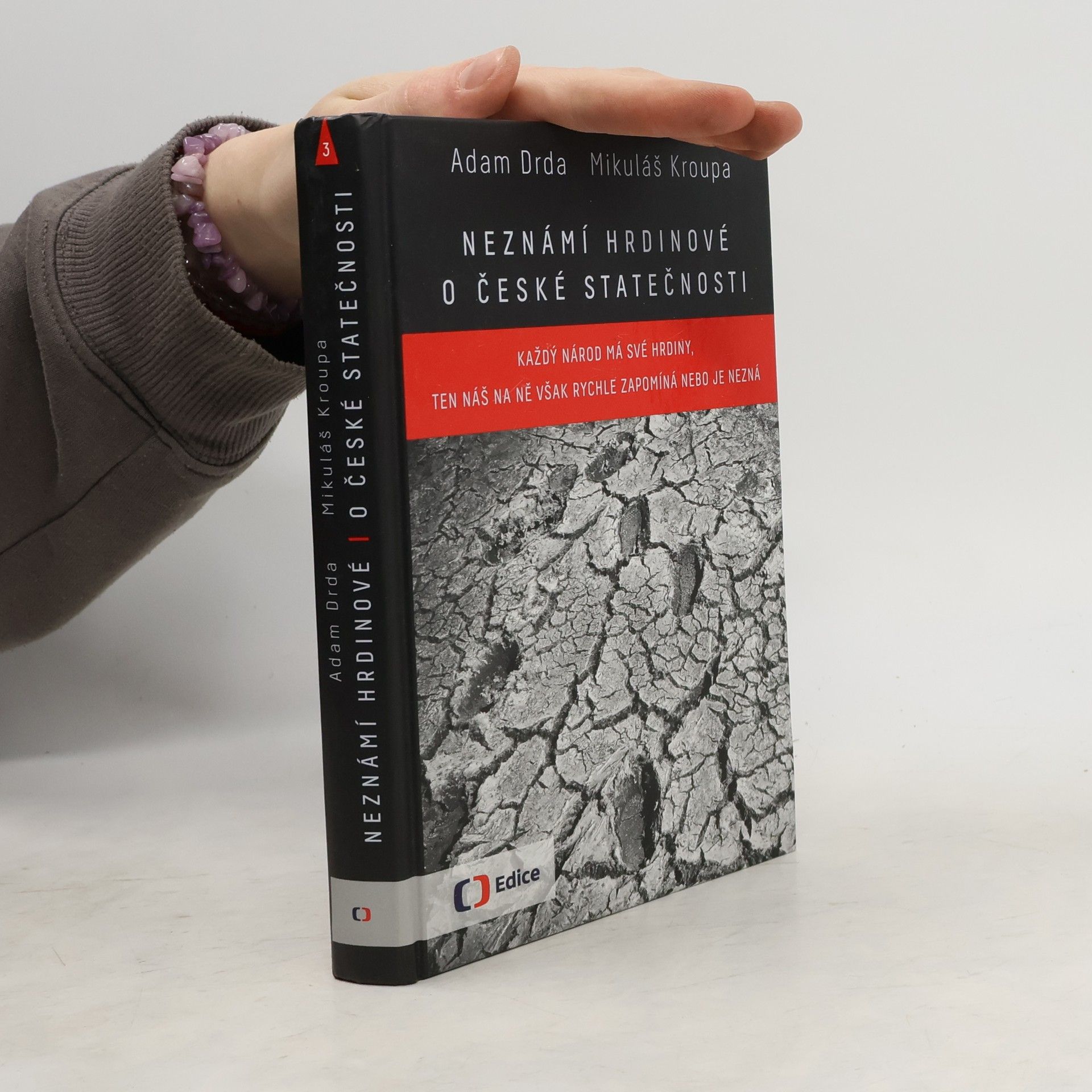 Neznámí hrdinové: o české statečnosti