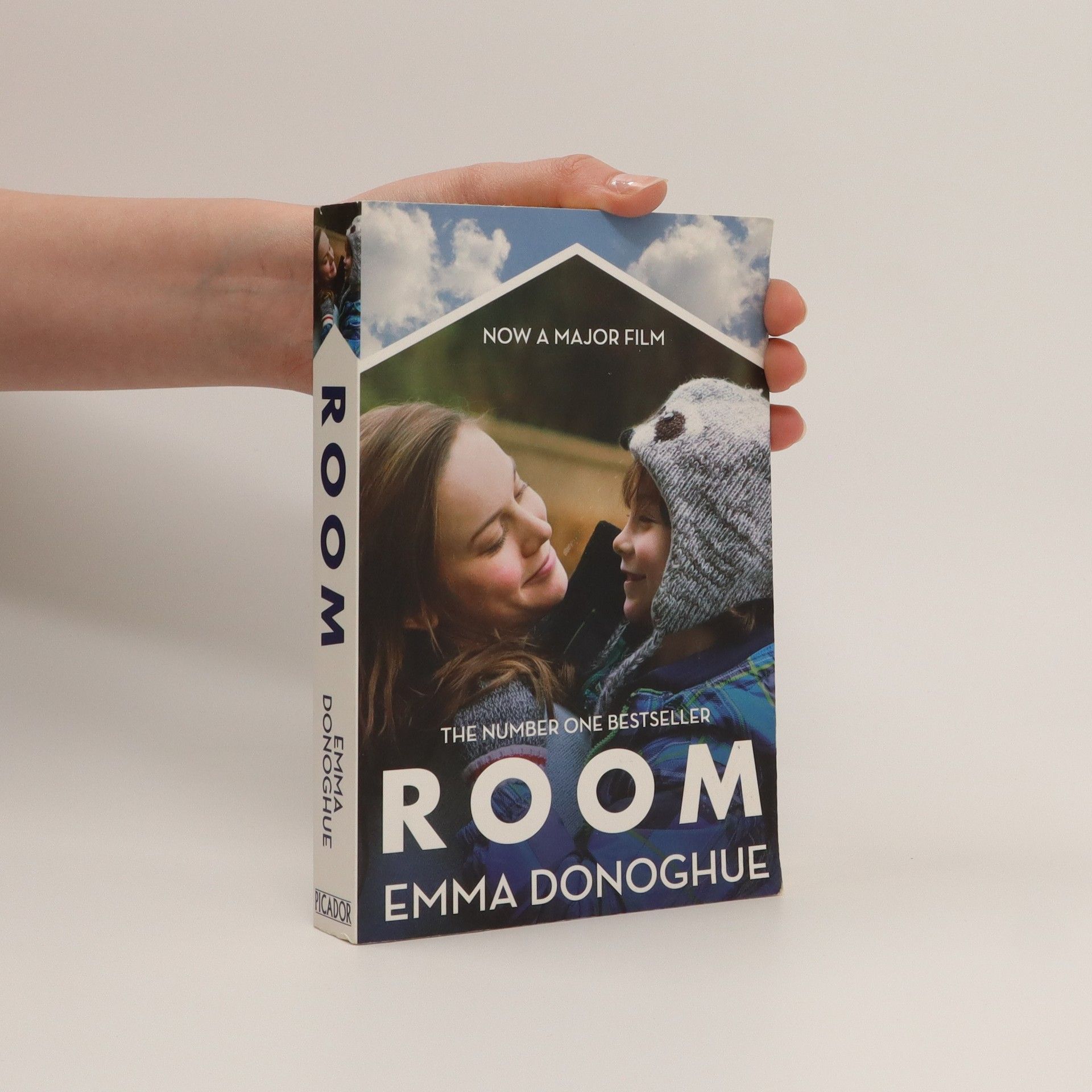 Emma Donoghue Room