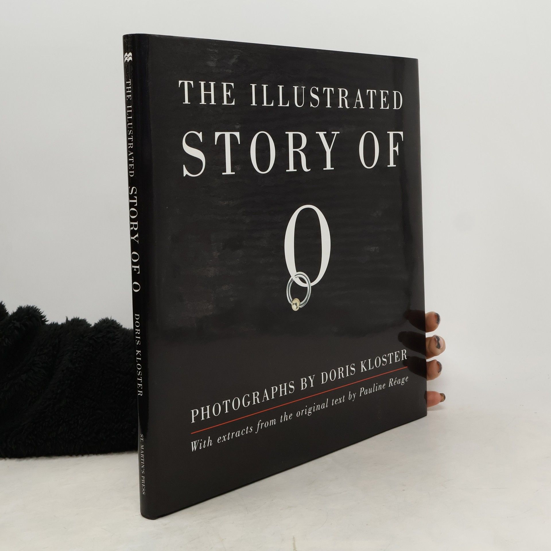 The Illustrated Story of O: Photographs by Doris Kloster With Extracts from the Original Text by Pauline Réage