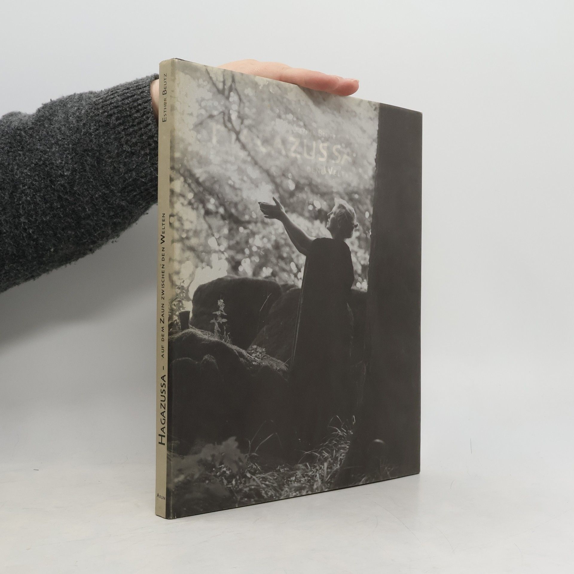 Esther Beutz Hagazussa