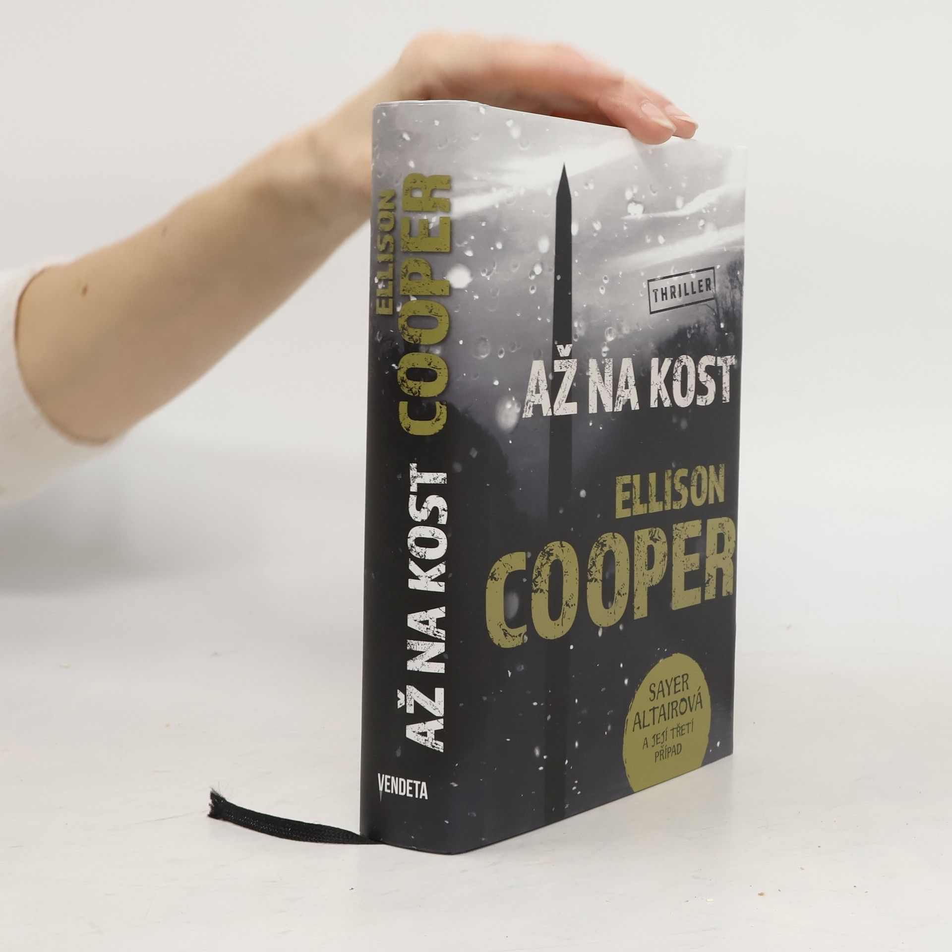 Ellison Cooper Až na kost