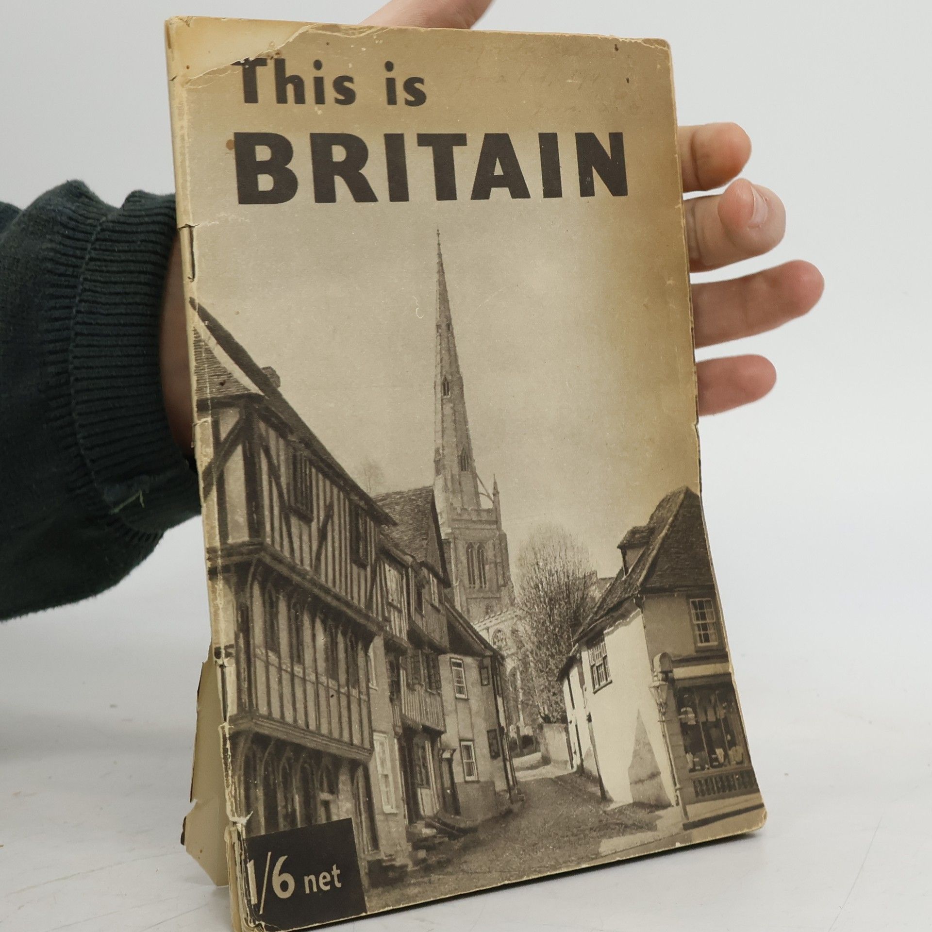 Various authors This is Britain