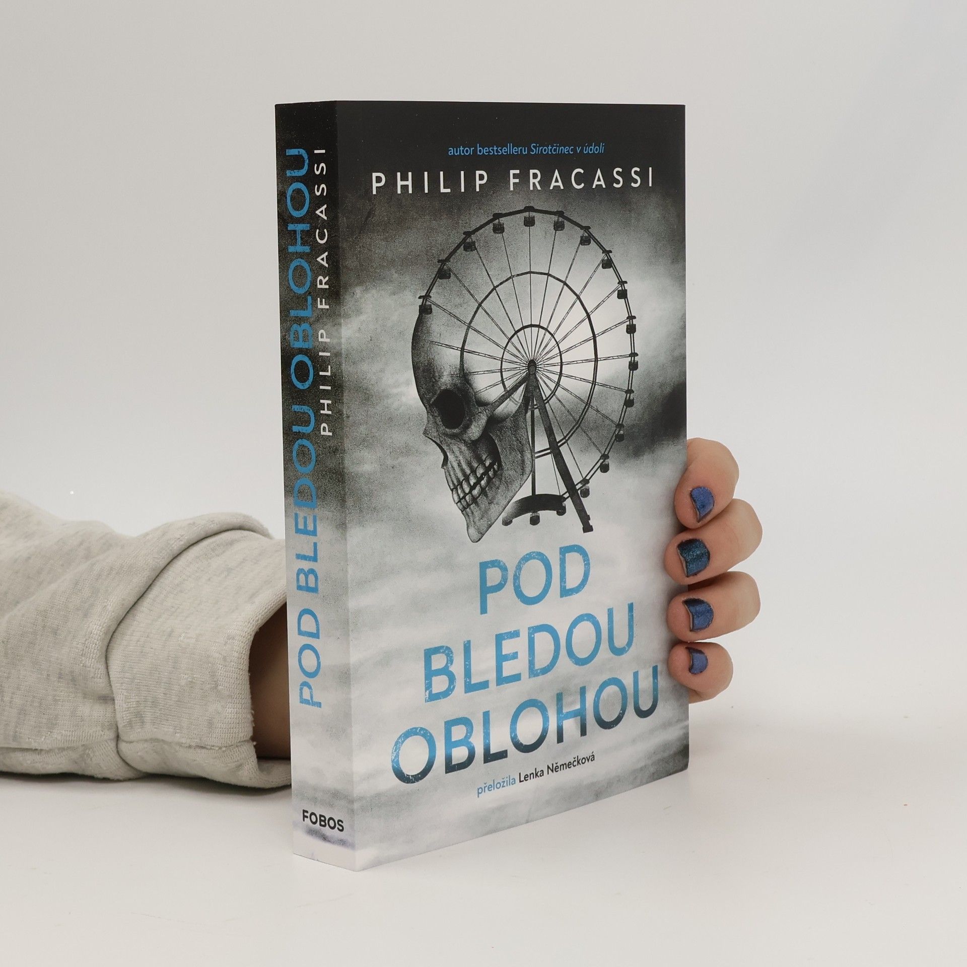 Pod bledou oblohou