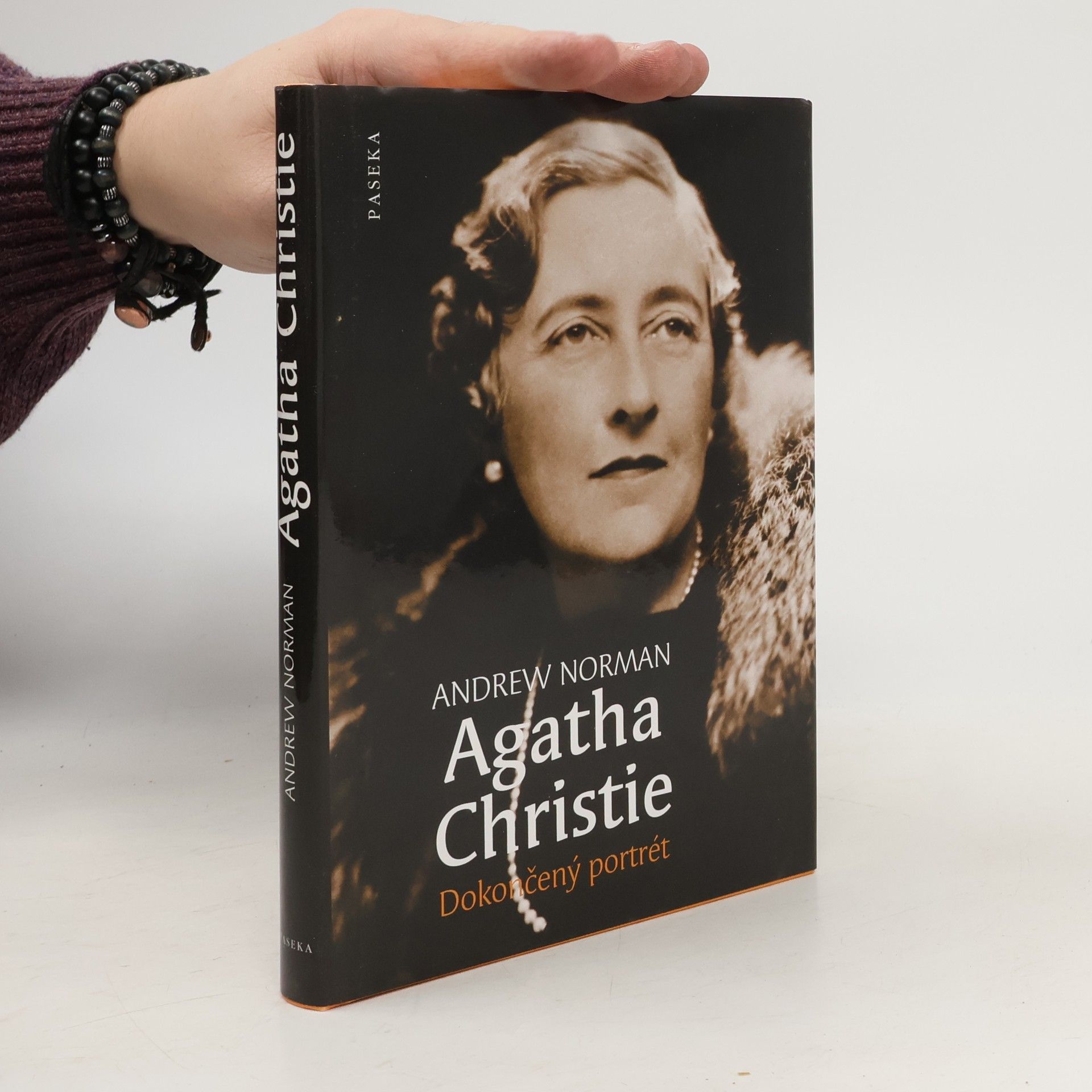 Andrew Norman Agatha Christie. Dokončený portrét