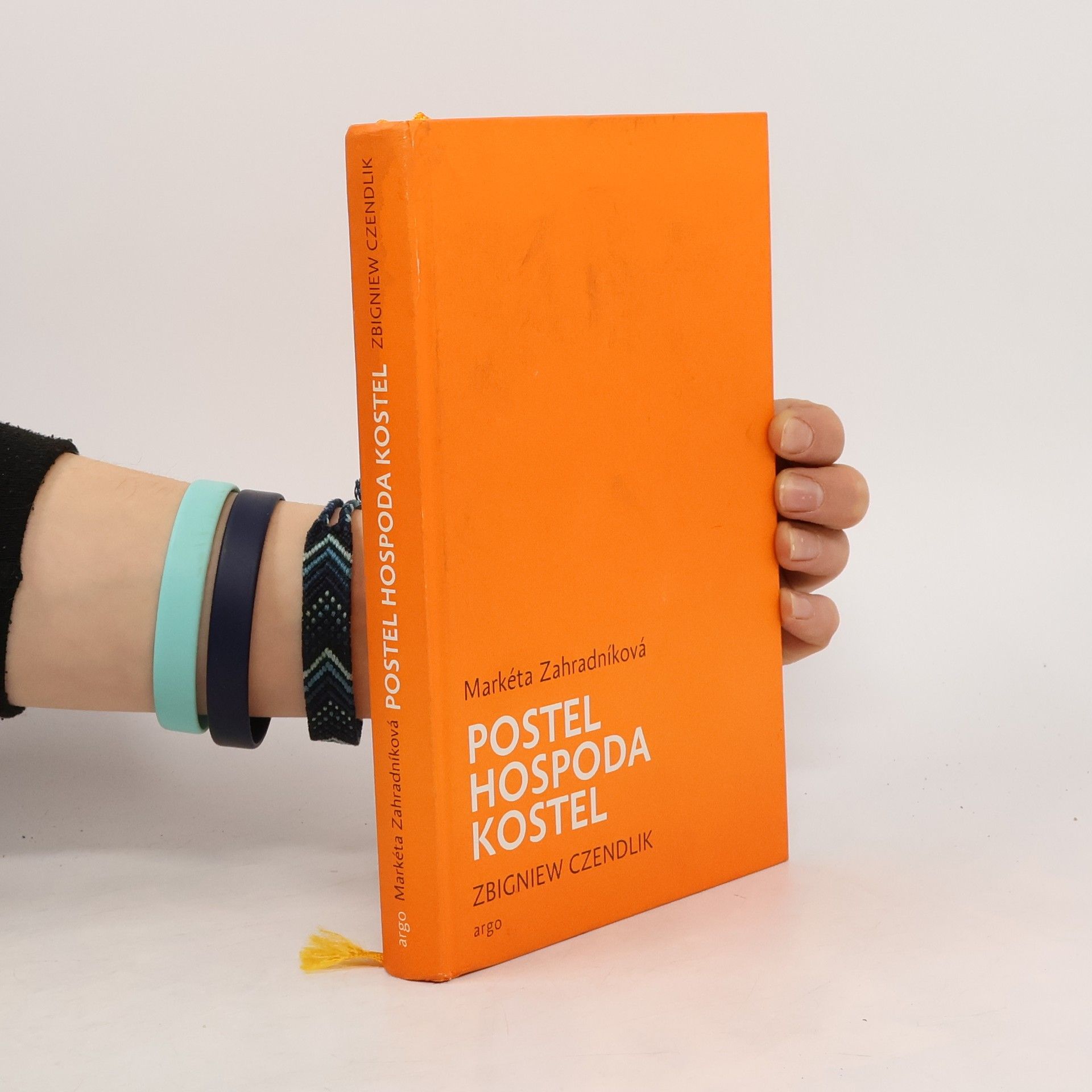 Zbigniew Czendlik Postel, hospoda, kostel