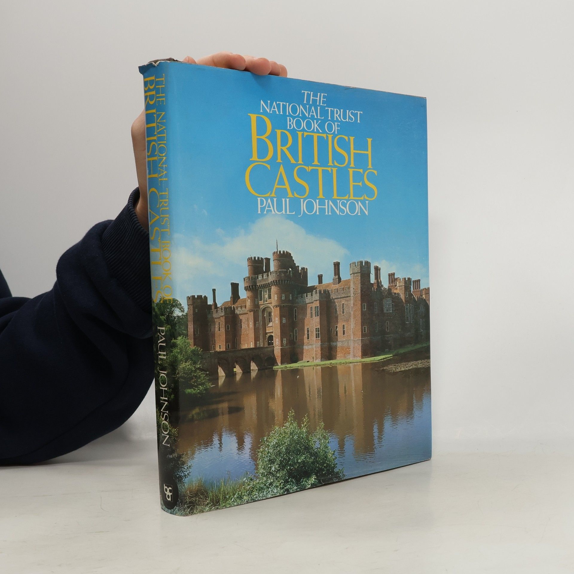 Paul Johnson The National Trust book of British Castles