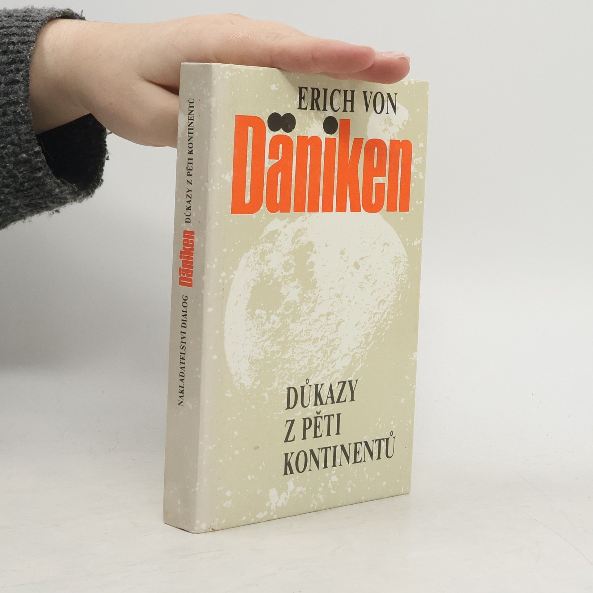 Erich von Däniken Důkazy z pěti kontinentů