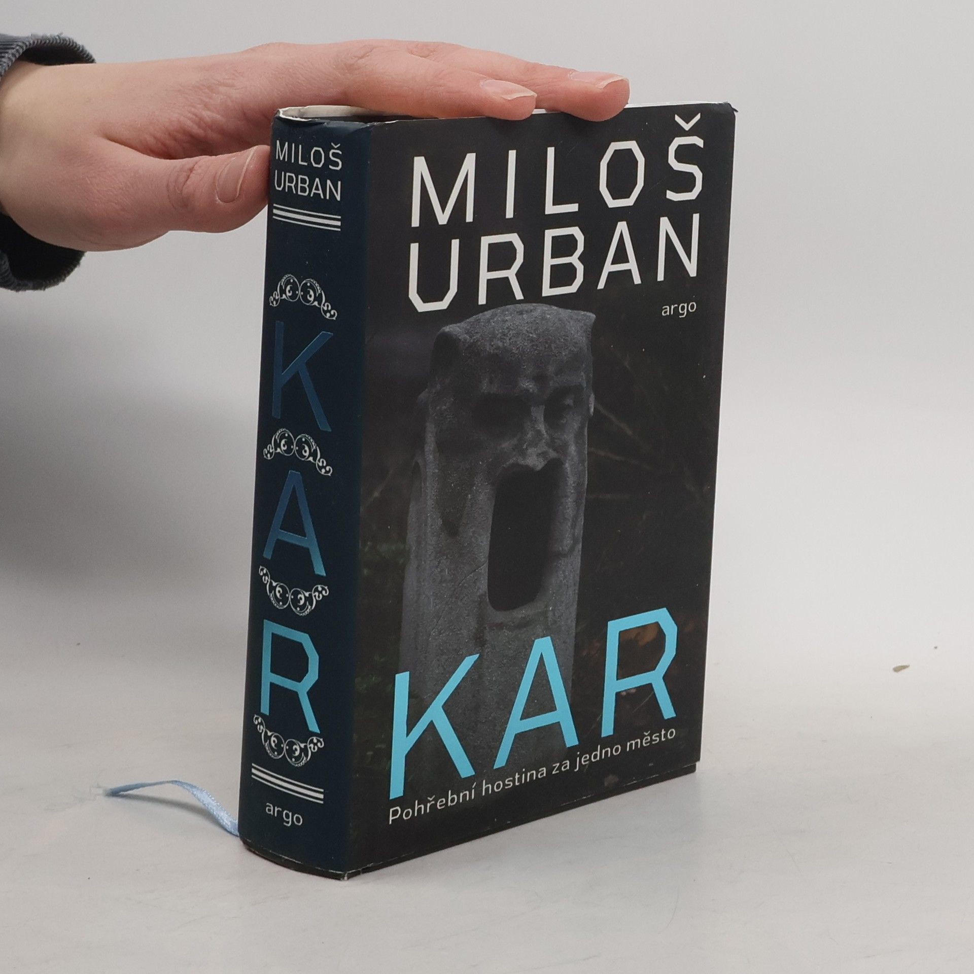 Kar. Pohřební hostina za jedno město