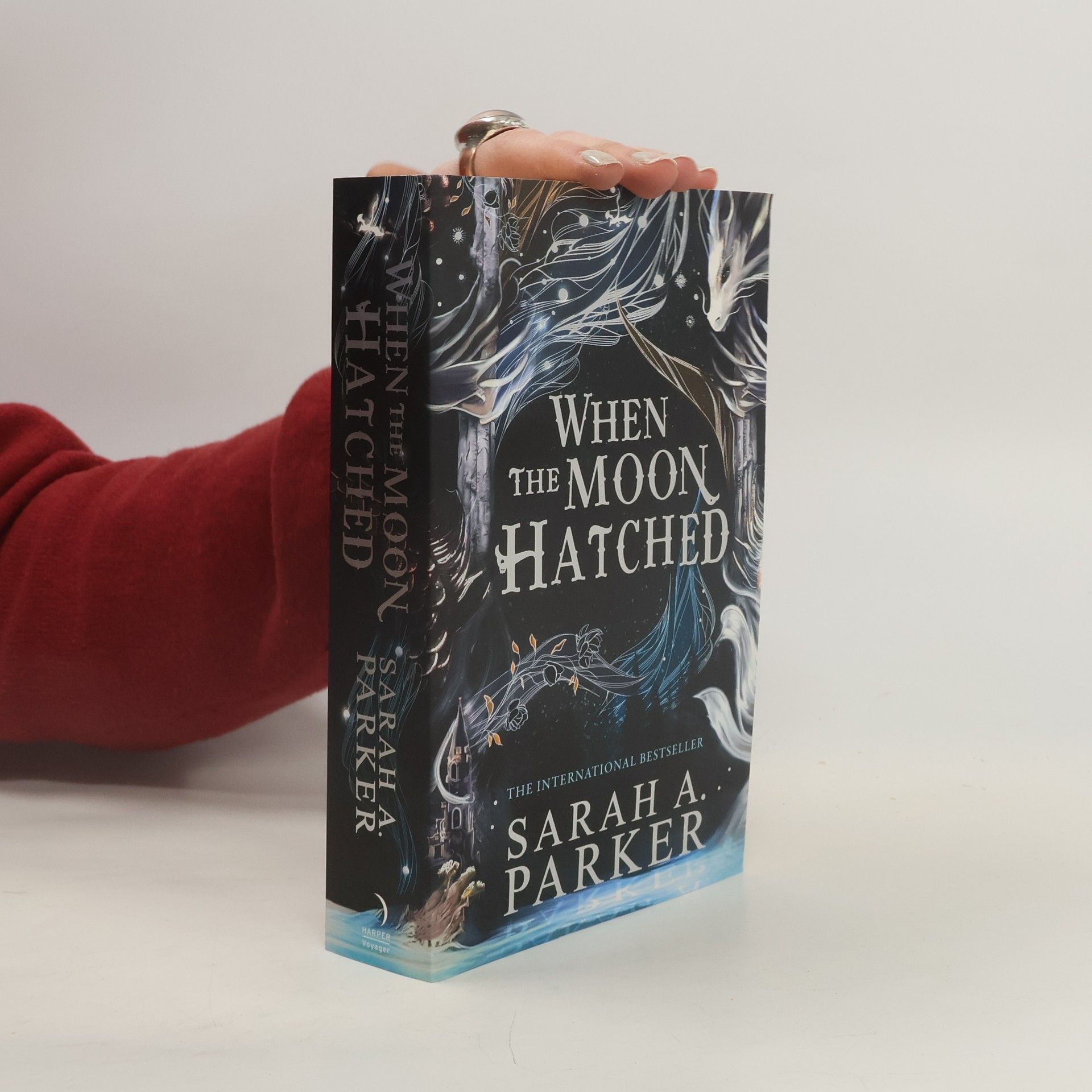 When the Moon Hatched (The Moonfall Series, Book 1)