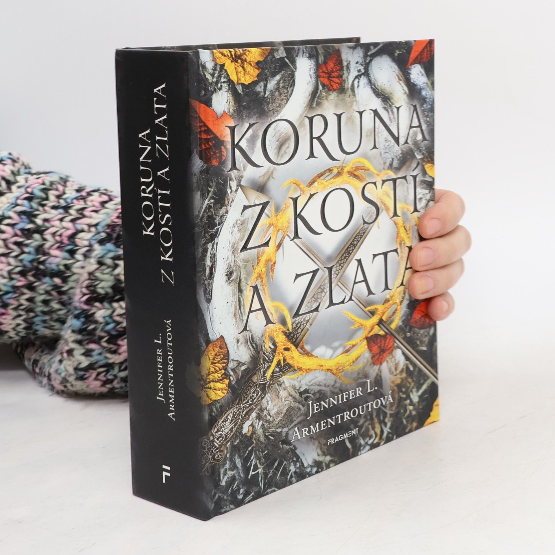 Jennifer L. Armentrout Koruna z kostí a zlata