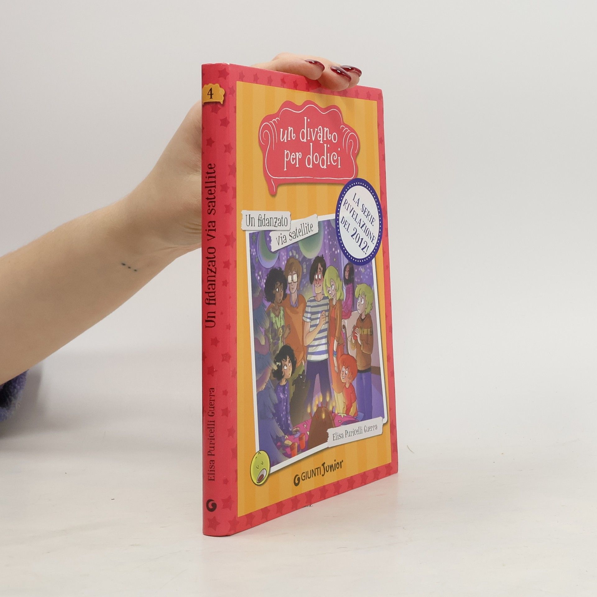 Un fidanzato via satellite. Un divano per dodici