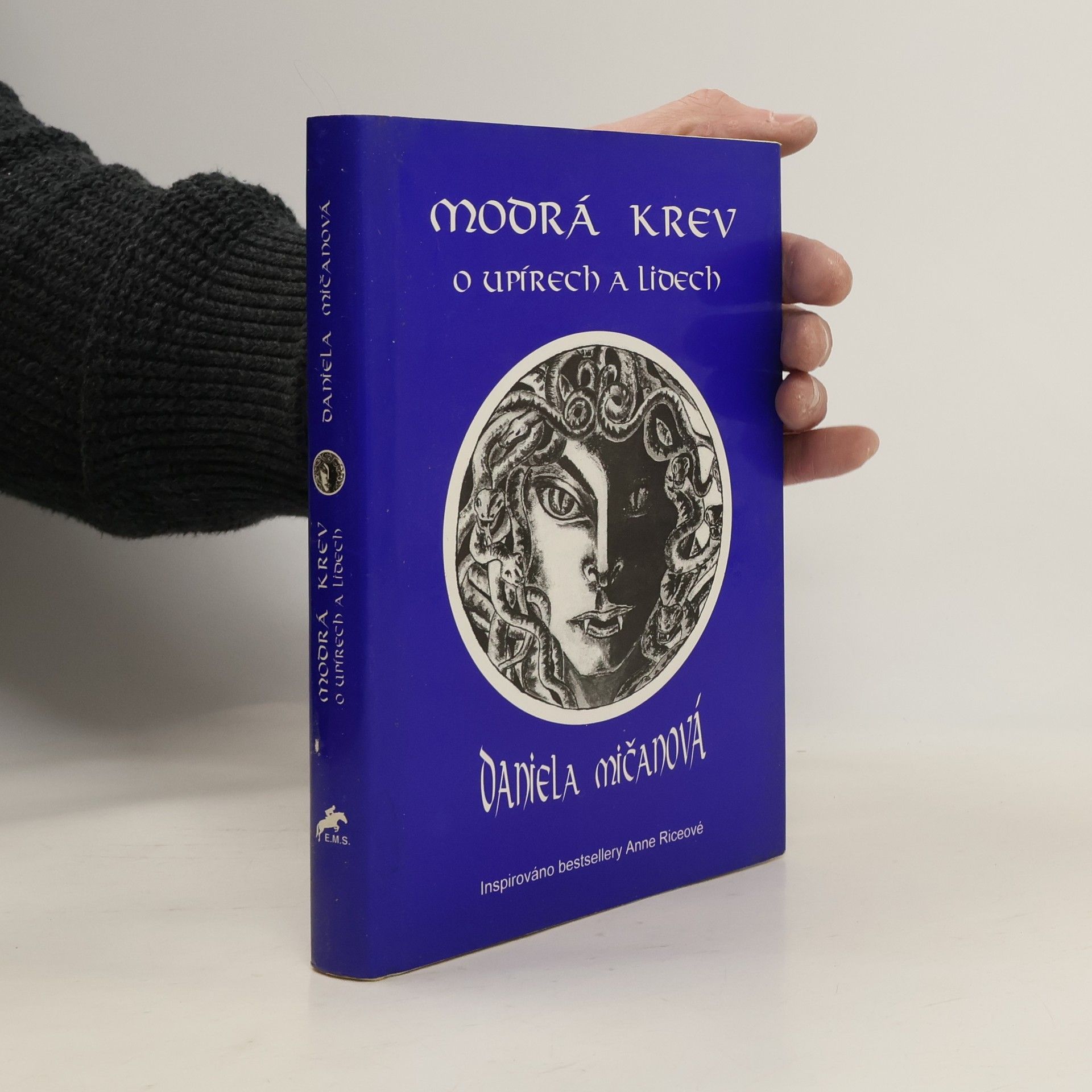 Daniela Mičanová Modrá krev. O upírech a lidech