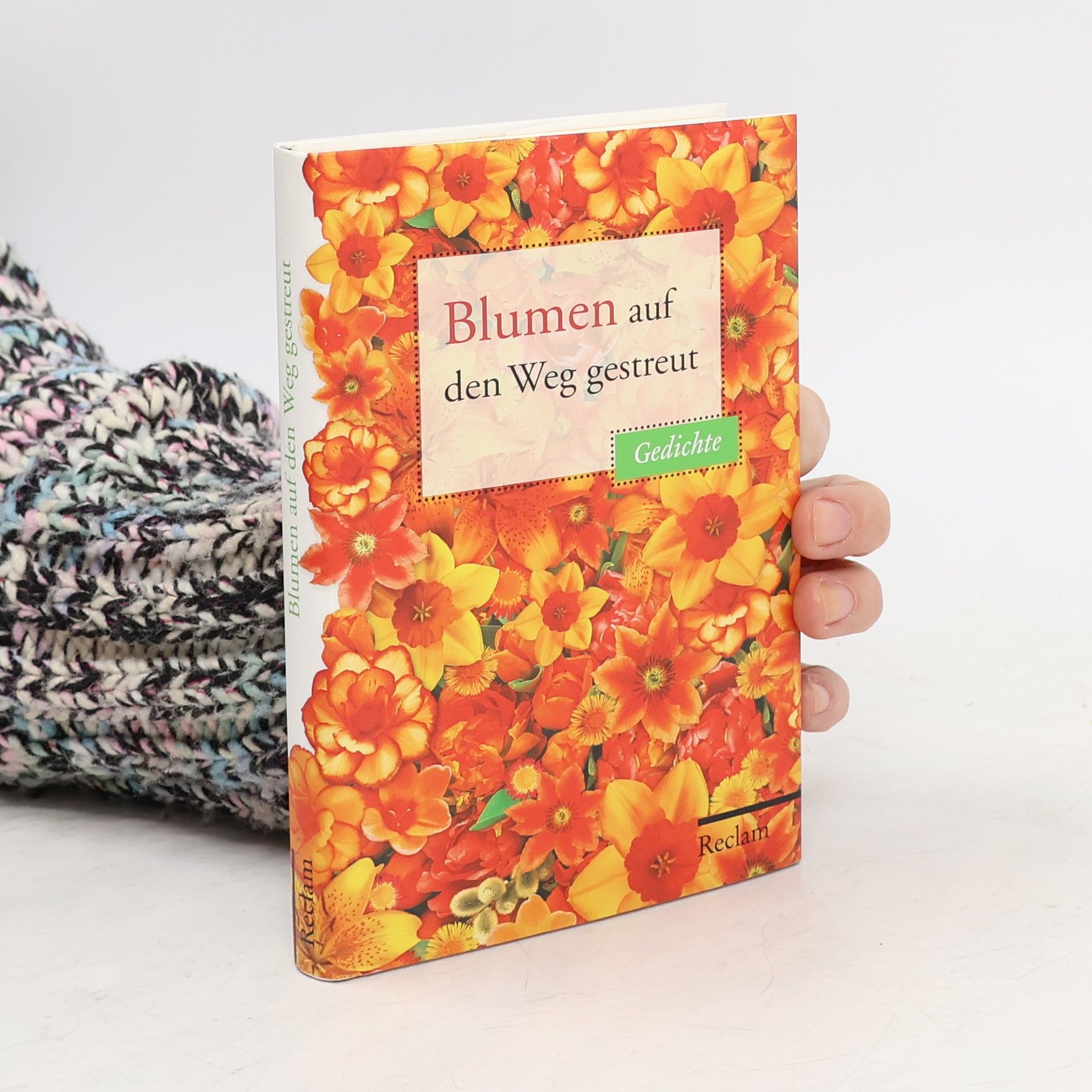 Blumen auf den Weg gestreut