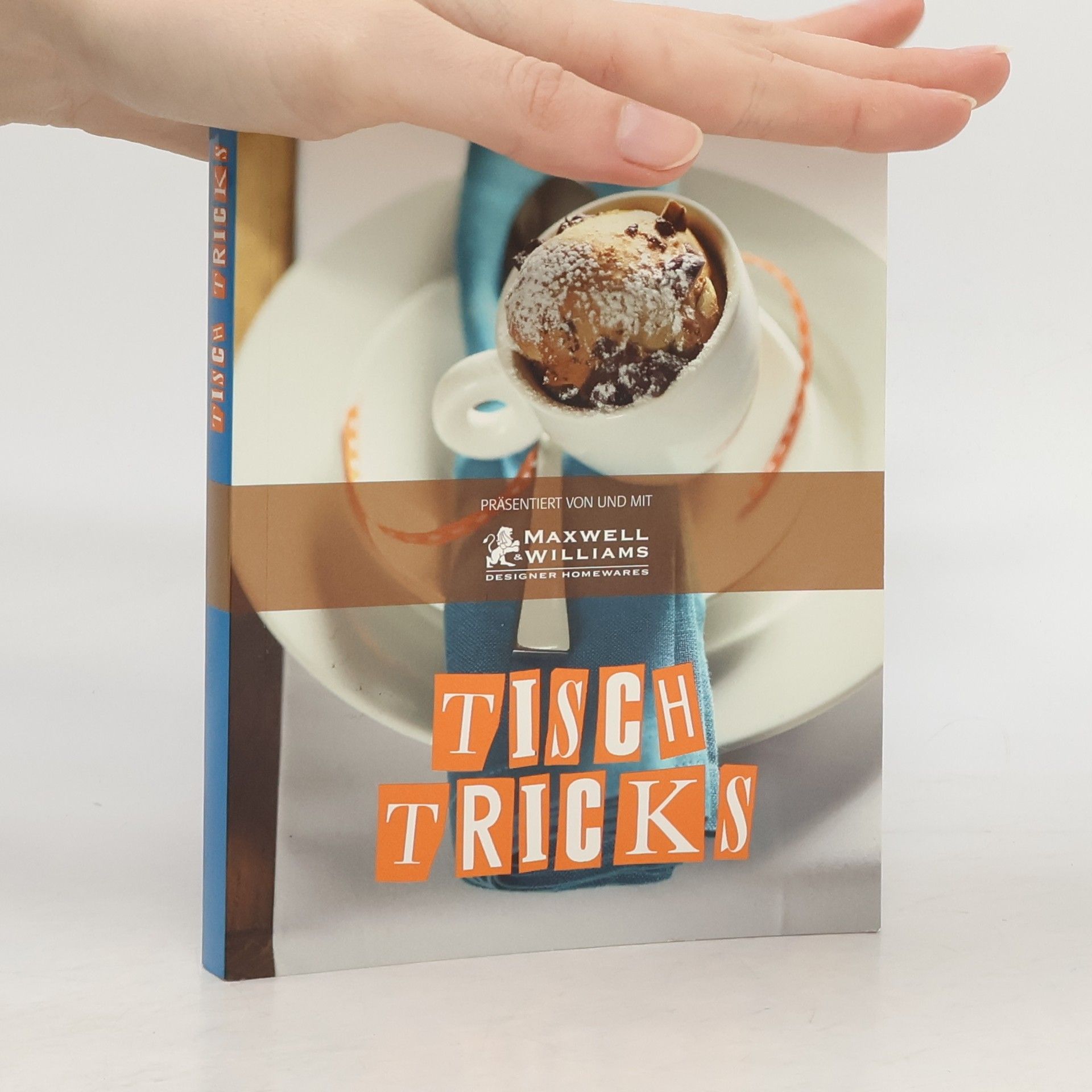 Luca Leccha Tisch Tricks