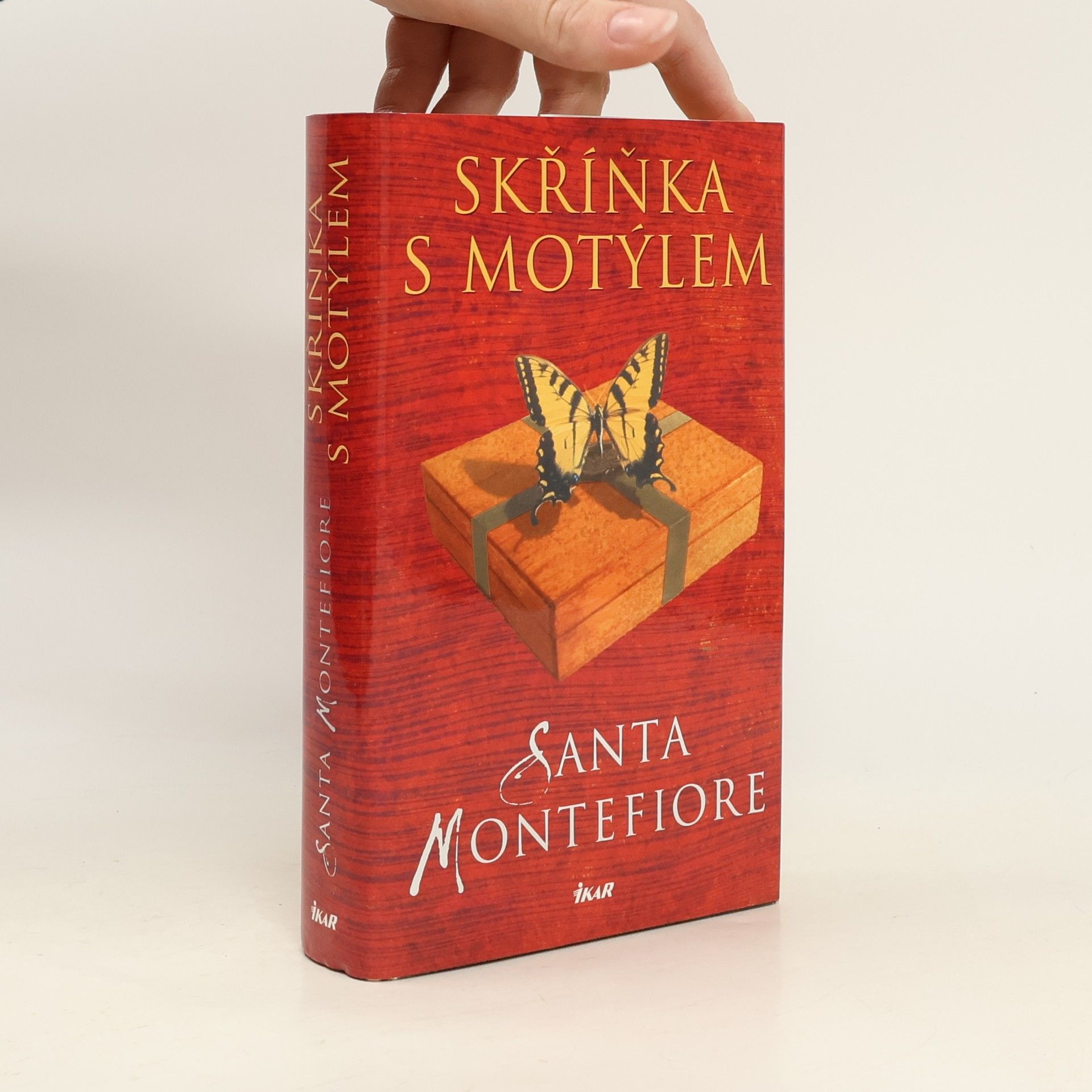 Santa Montefiore Skříňka s motýlem