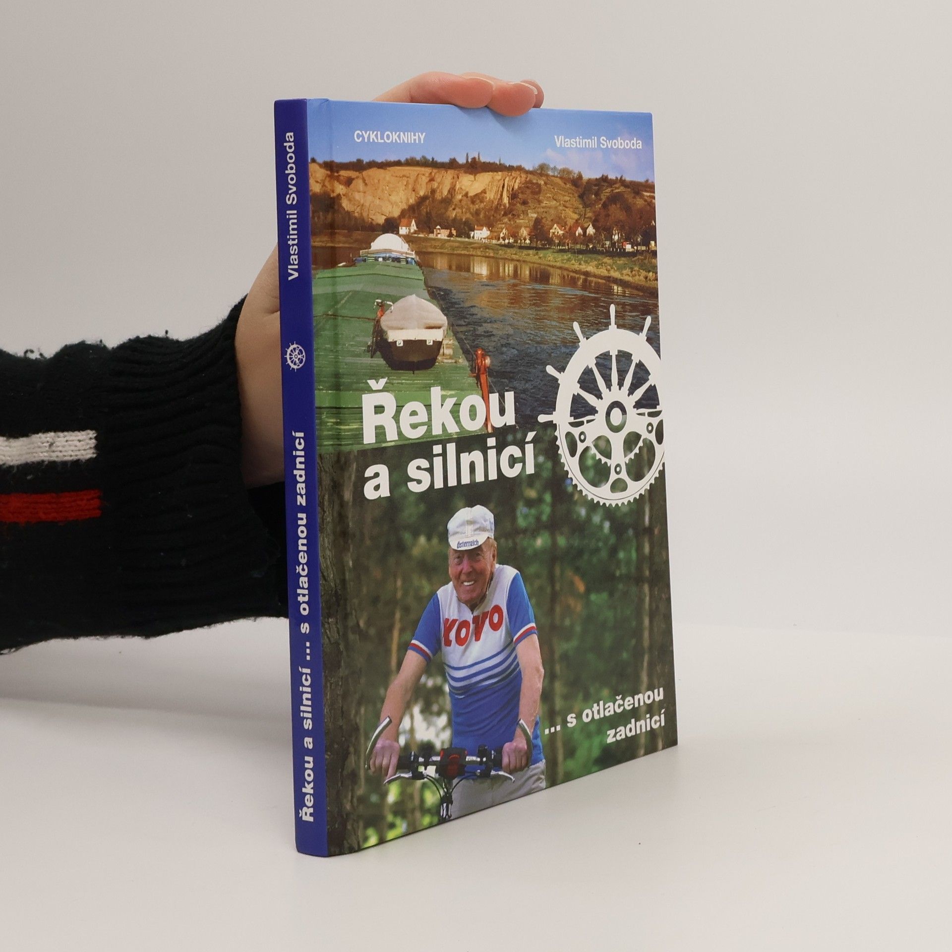 Řekou a silnicí s otlačenou zadnicí