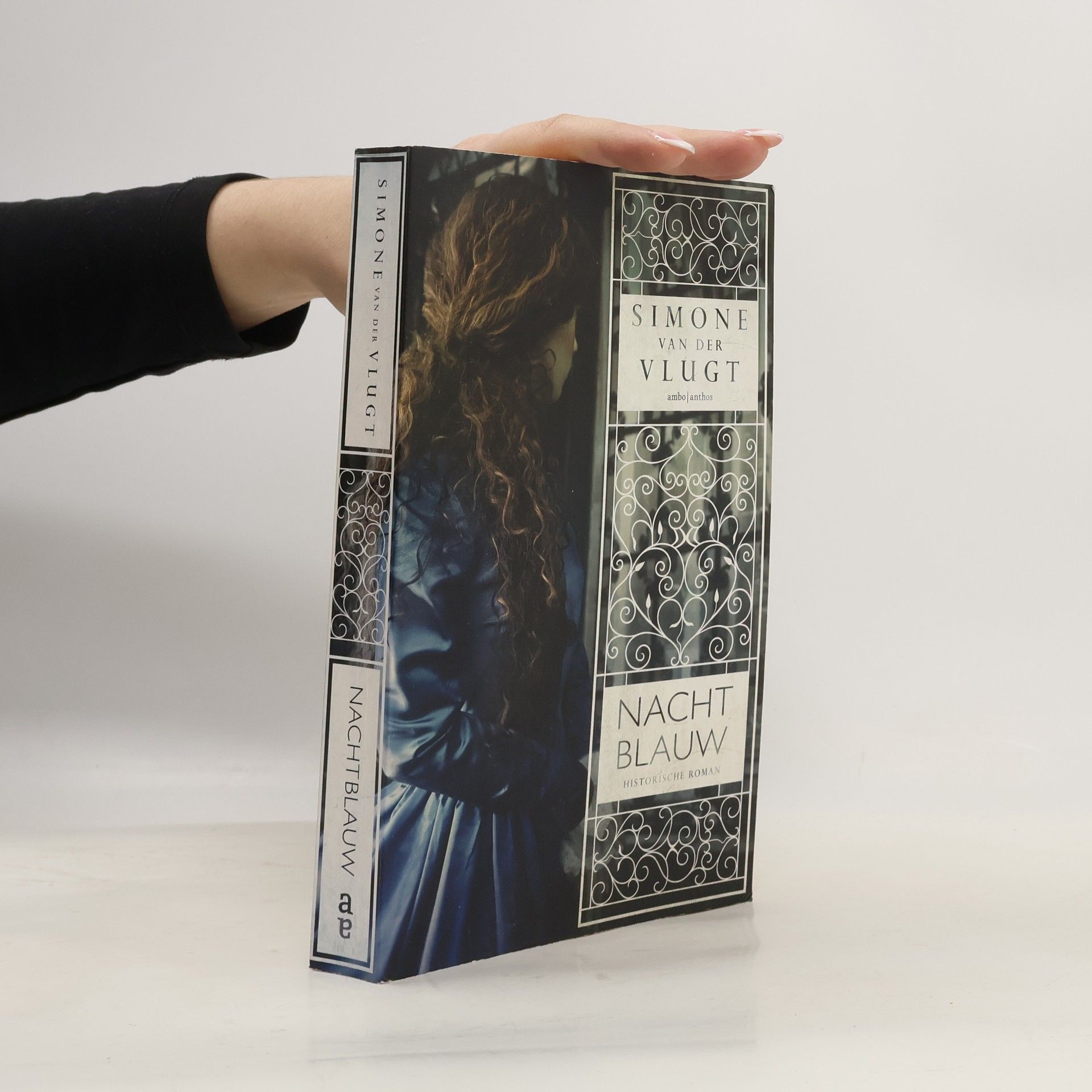 Simone van der Vlugt Nachtblauw