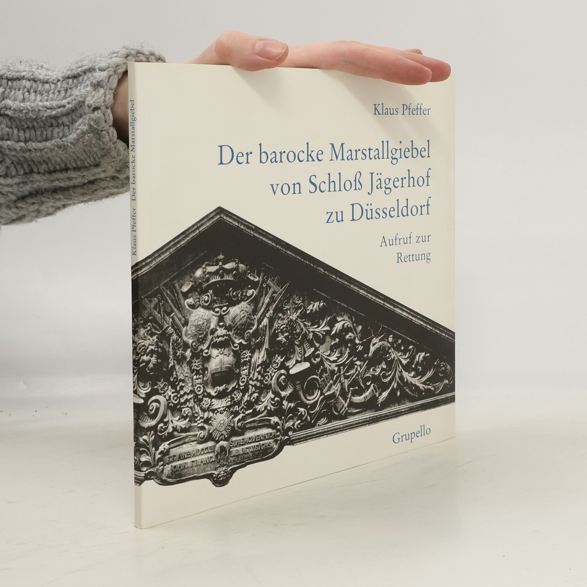 Der barocke Marstallgiebel von Schloß Jägerhof zu Düsseldorf