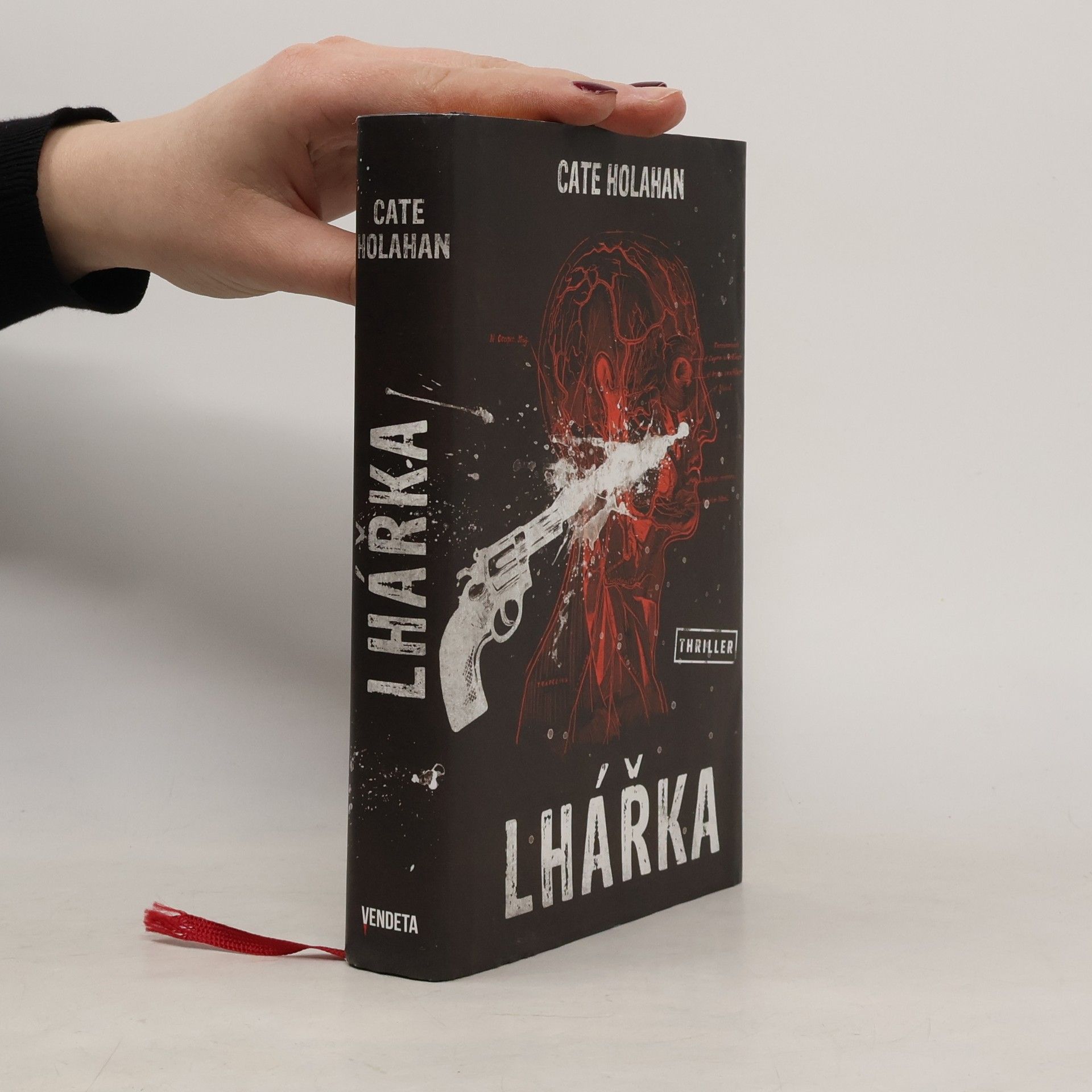 Cate Holahan Lhářka