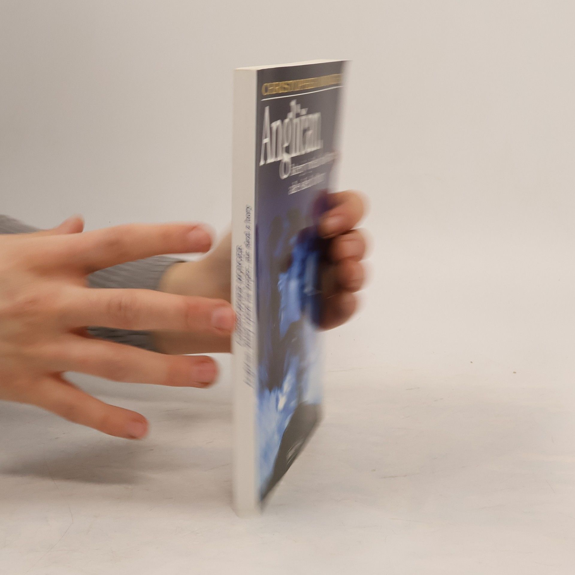 Christopher Monger Angličan, který vylezl na kopec, ale slezl z hory