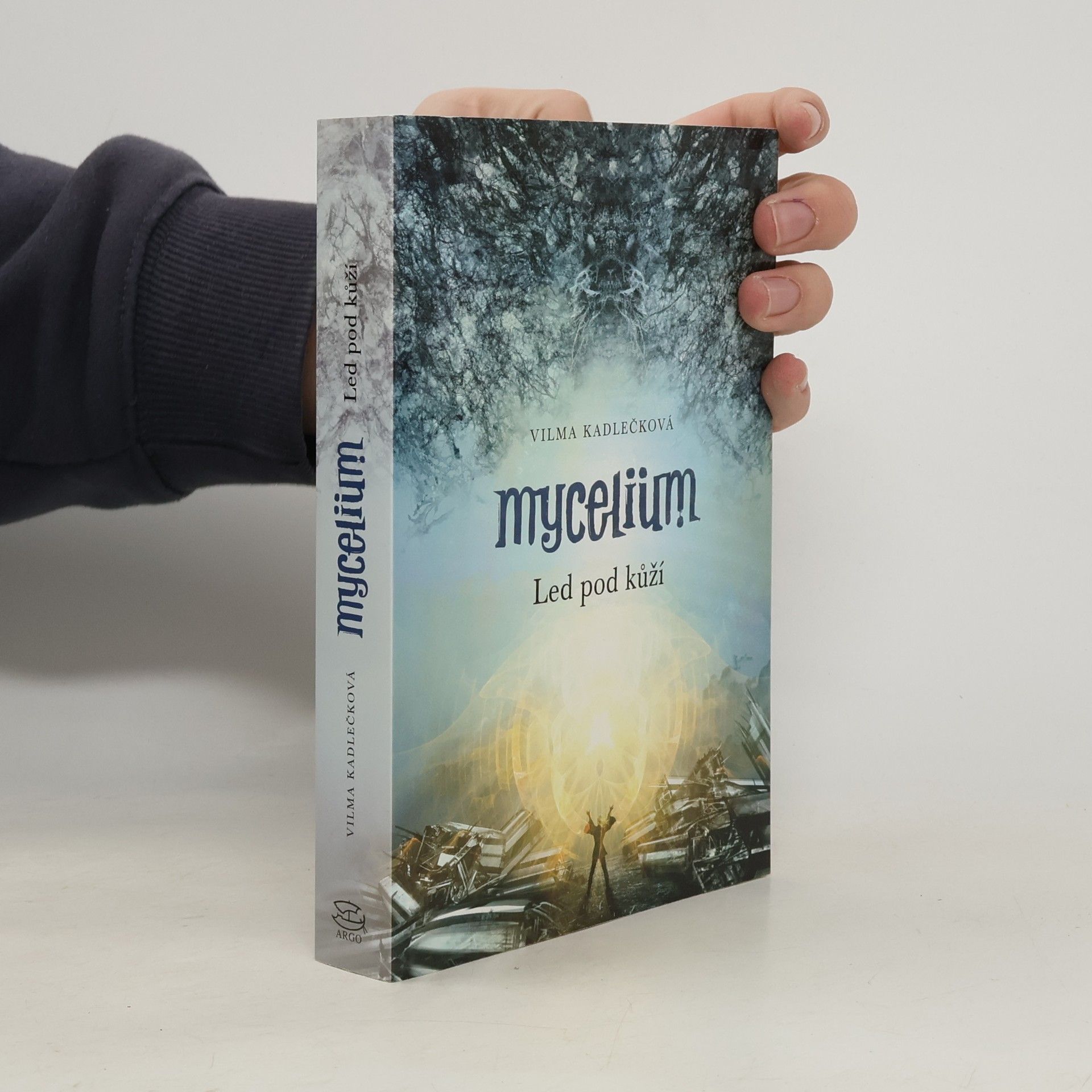 Mycelium. Led pod kůží